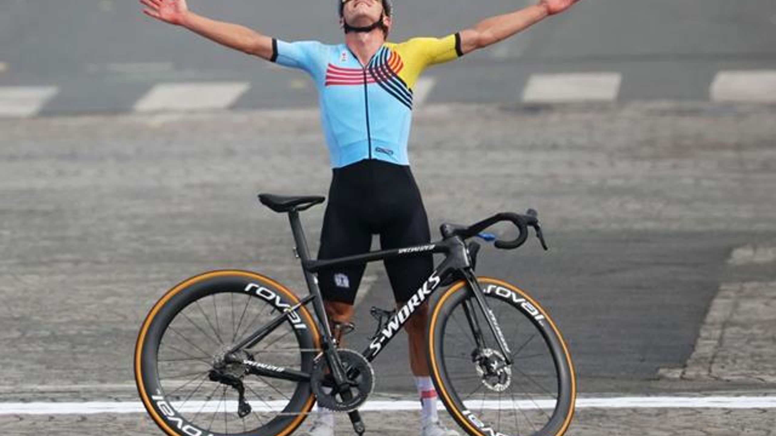 Paris 2024 - Remco Evenepoel remporte la course en ligne et signe un ...