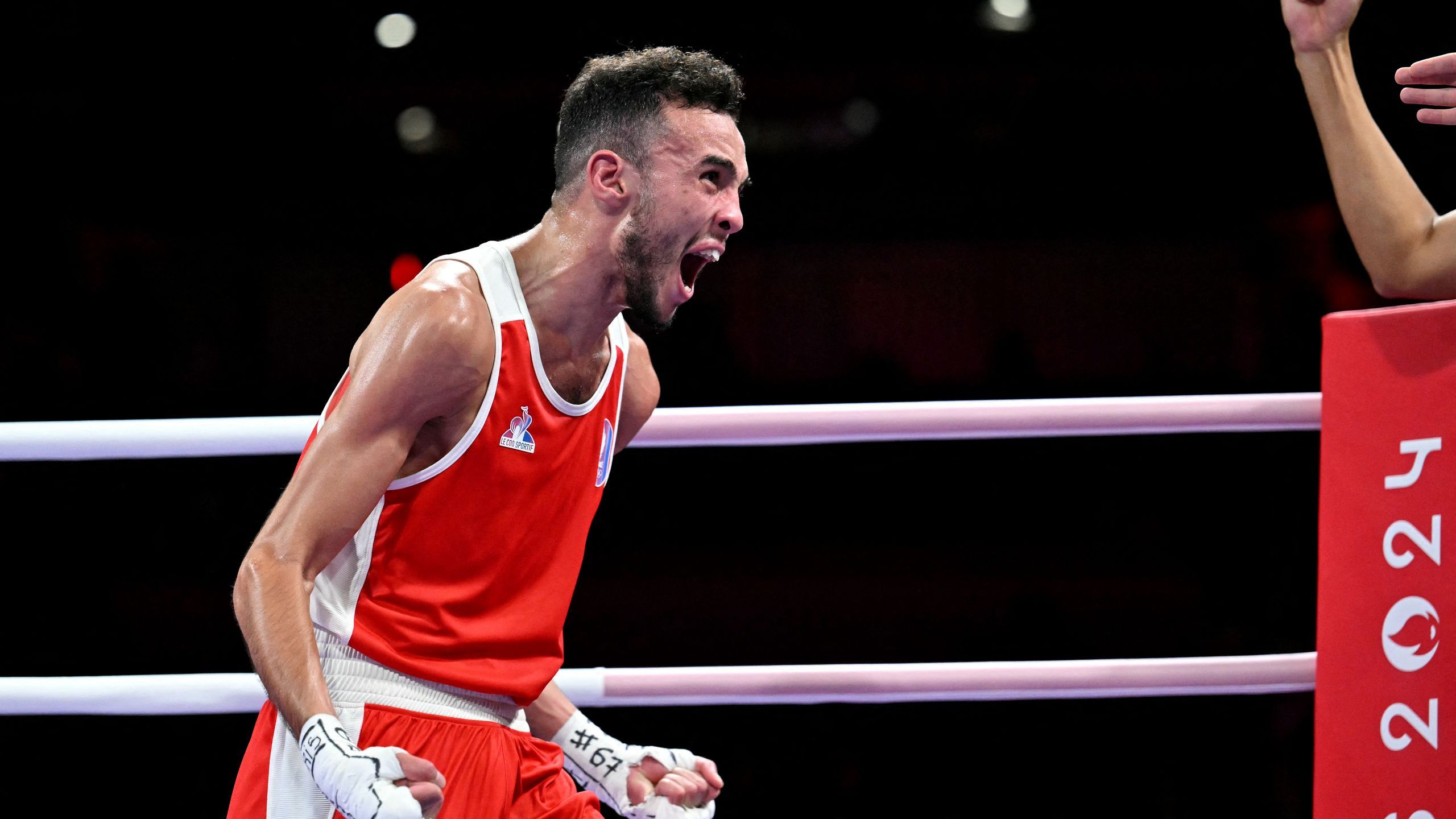 Paris 2024 / Boxe : Bennama, 1m75 pour 51 kilos, faire le poids est un ...