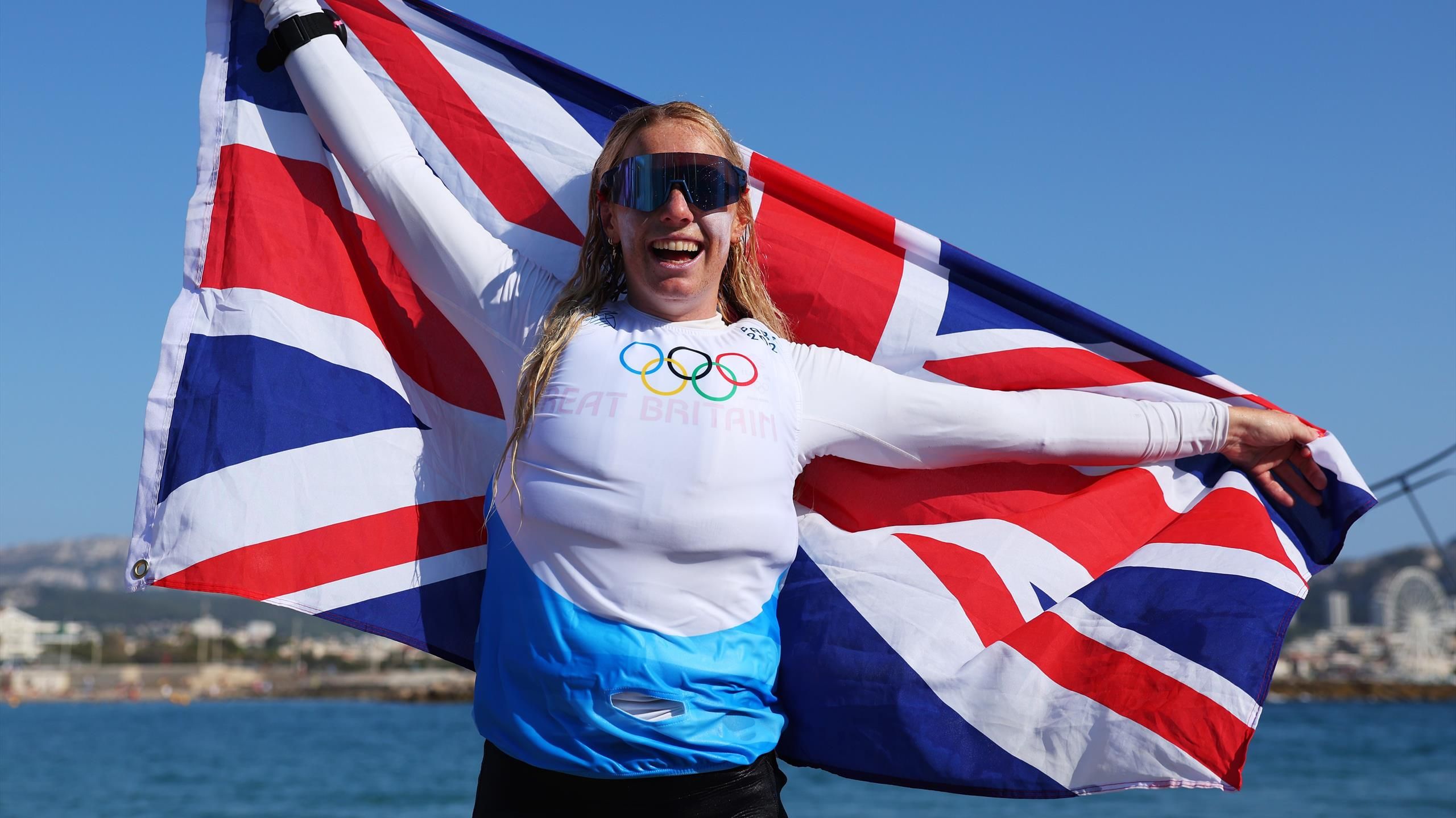 Paris 2024 Watch wild celebrations for Team GB's Ellie Aldridge as she secures gold in kite