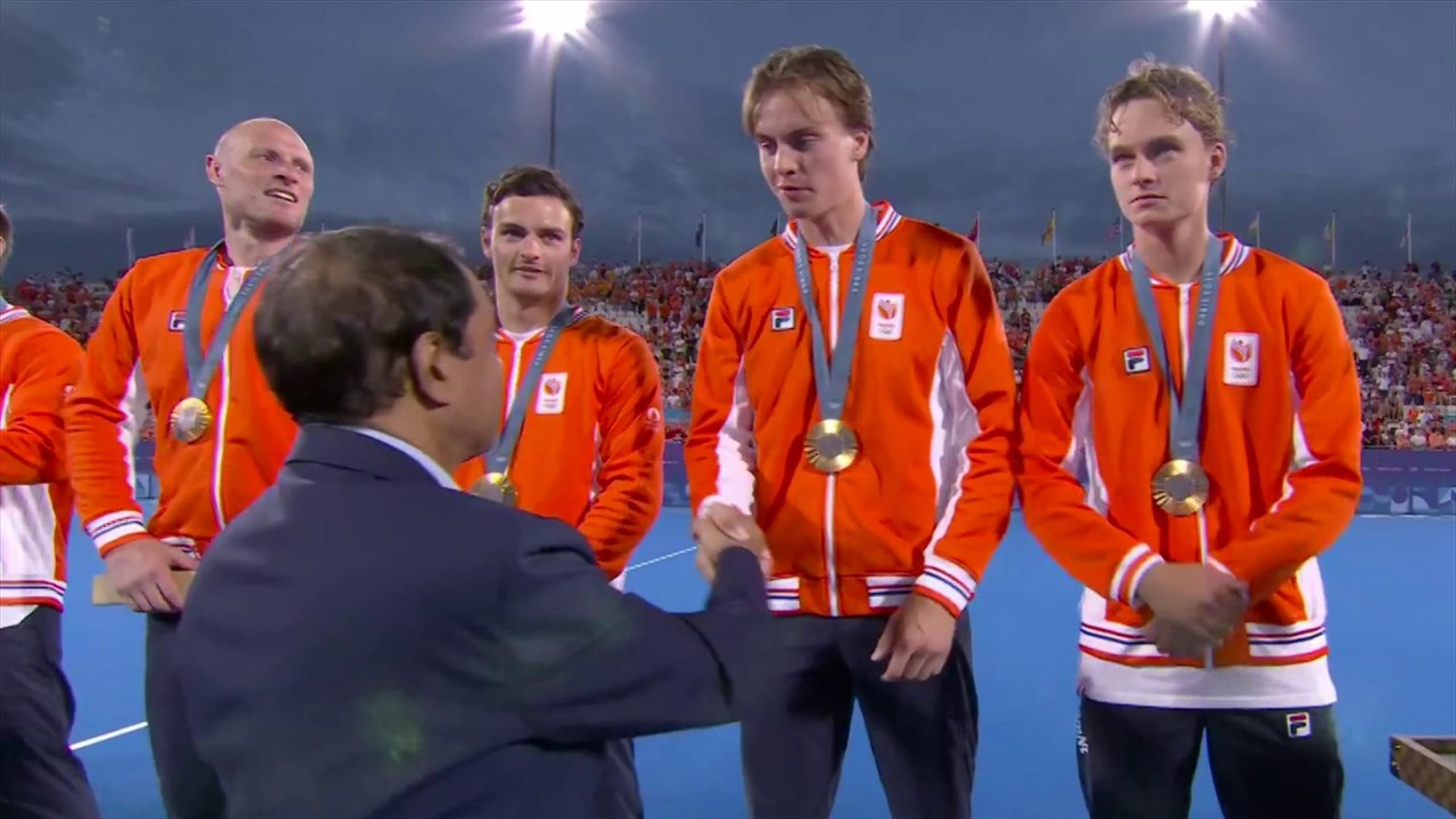 Olympia 2024 Provokateur und Matchwinner Duco Telgenkamp bei Siegerehrung nach HockeyFinale