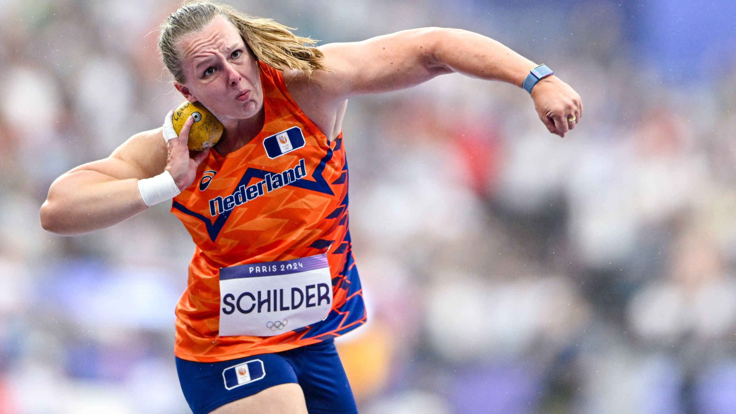 Paris 2024 Kogelstoter Jessica Schilder heeft moeite met regen en