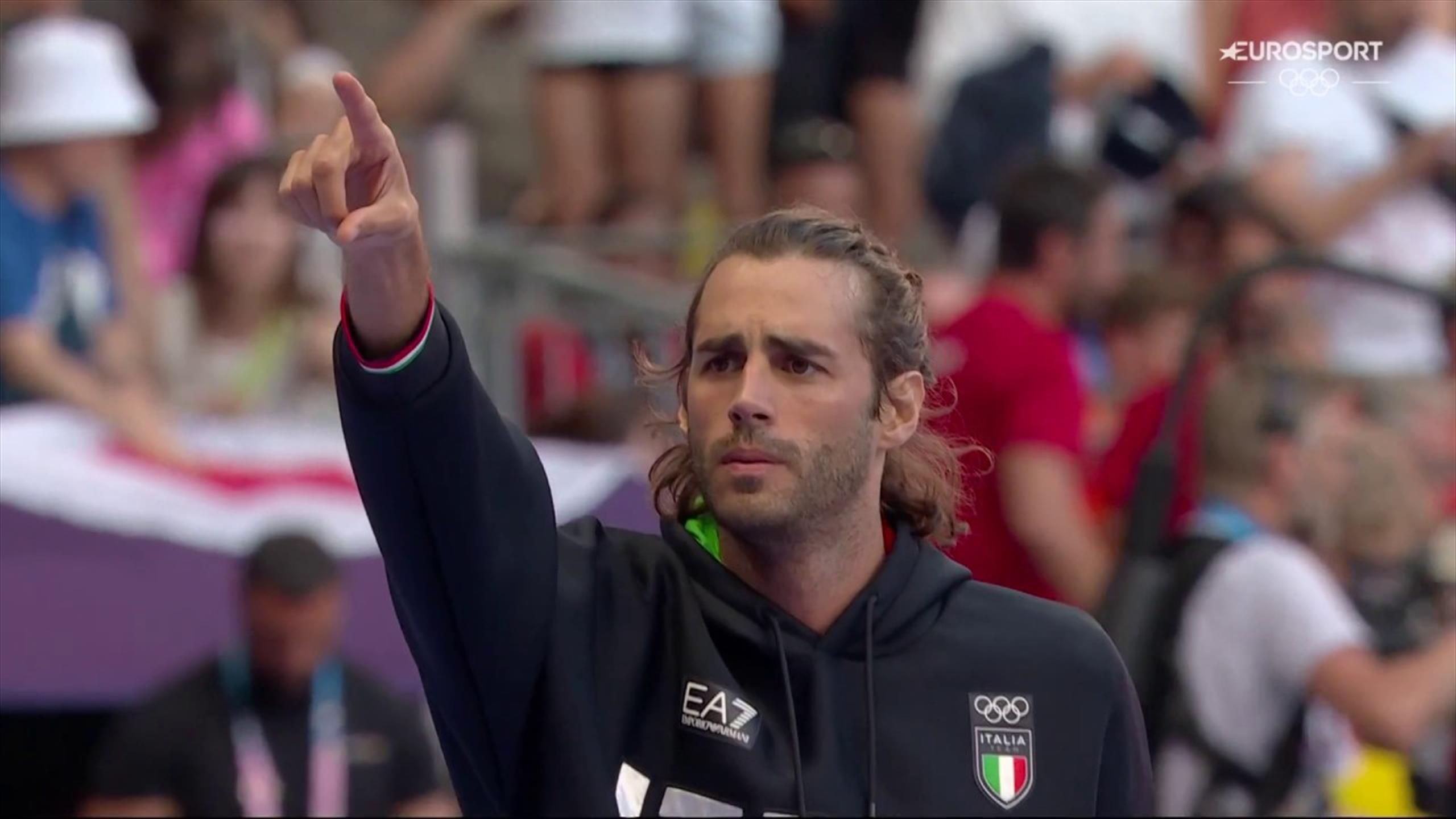 Gianmarco Tamberi c'è! Lo show di Gimbo all'ingresso nello Stade de