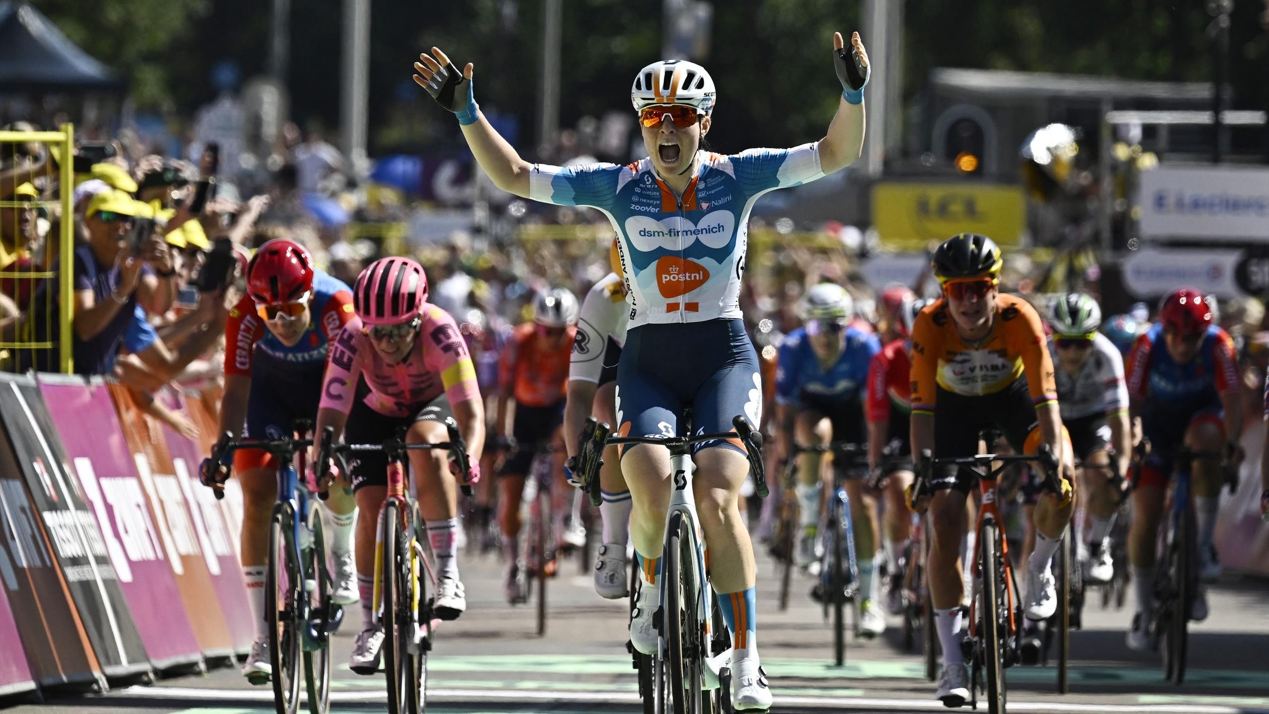 Kool surges to Stage 1 victory on home soil, Wiebes misses out