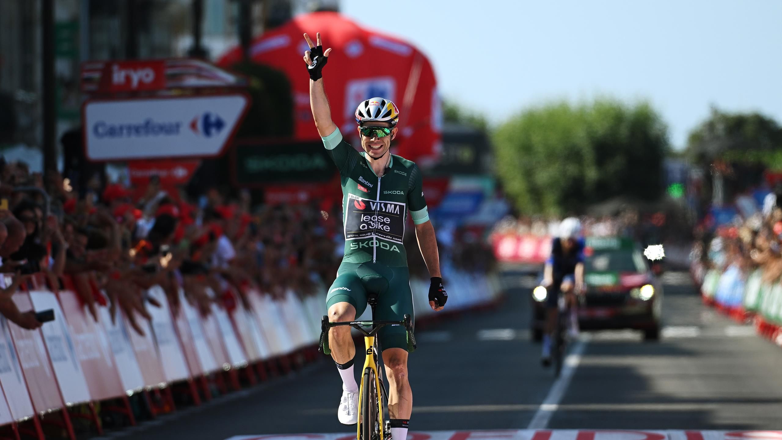 Van Aert szökésből nyerte a harmadik szakaszát