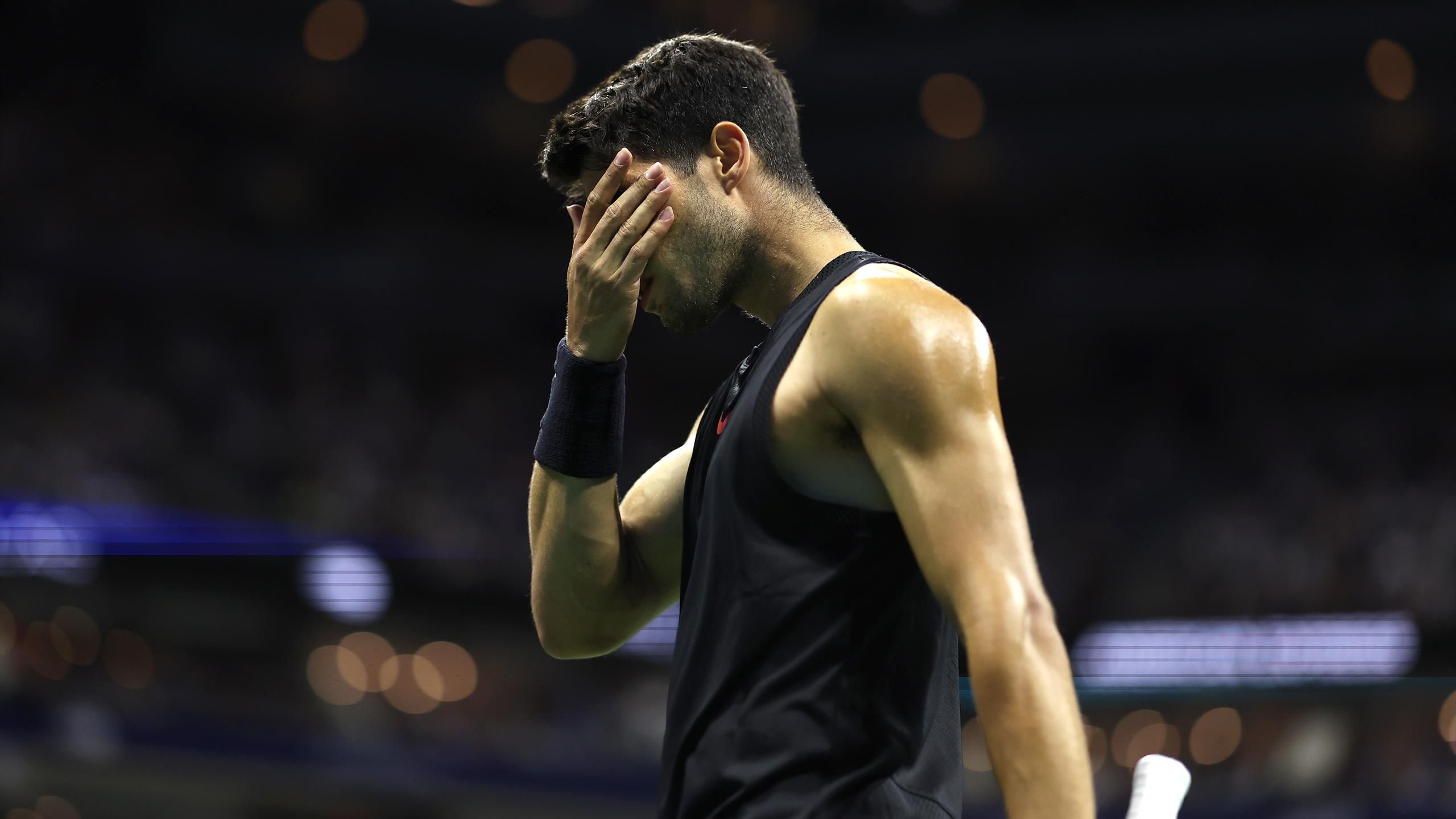 Bombameglepetés: Alcaraz kiesett a US Openről a második fordulóban