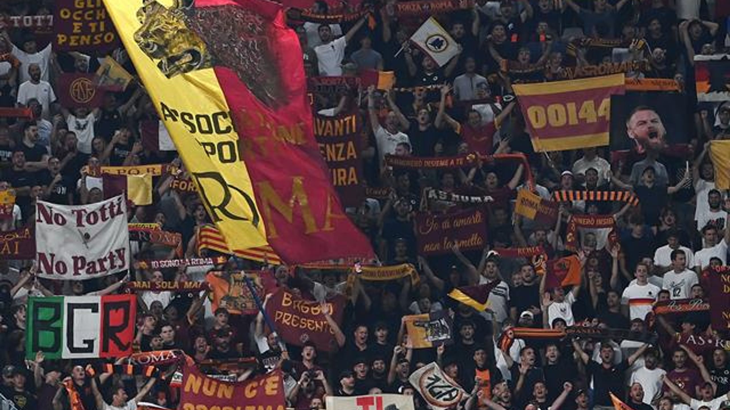 AS Roma a primit o amendă uriașă! Ce cluburi au mai fost sancționate de ...