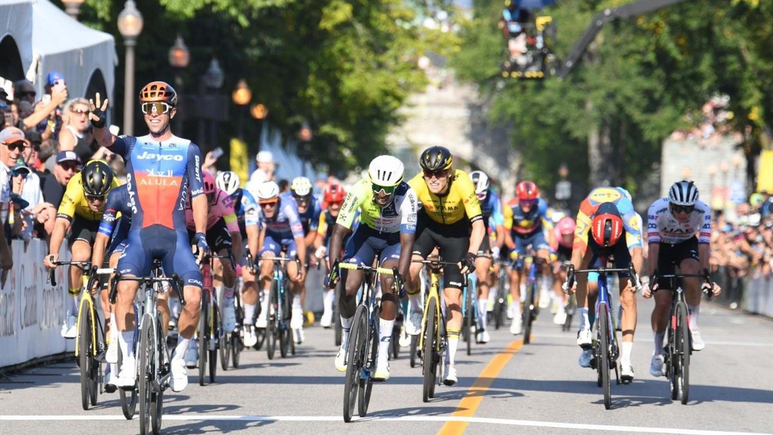 Hiába Pogačar támadása, megint sprint döntött a GP Québecen