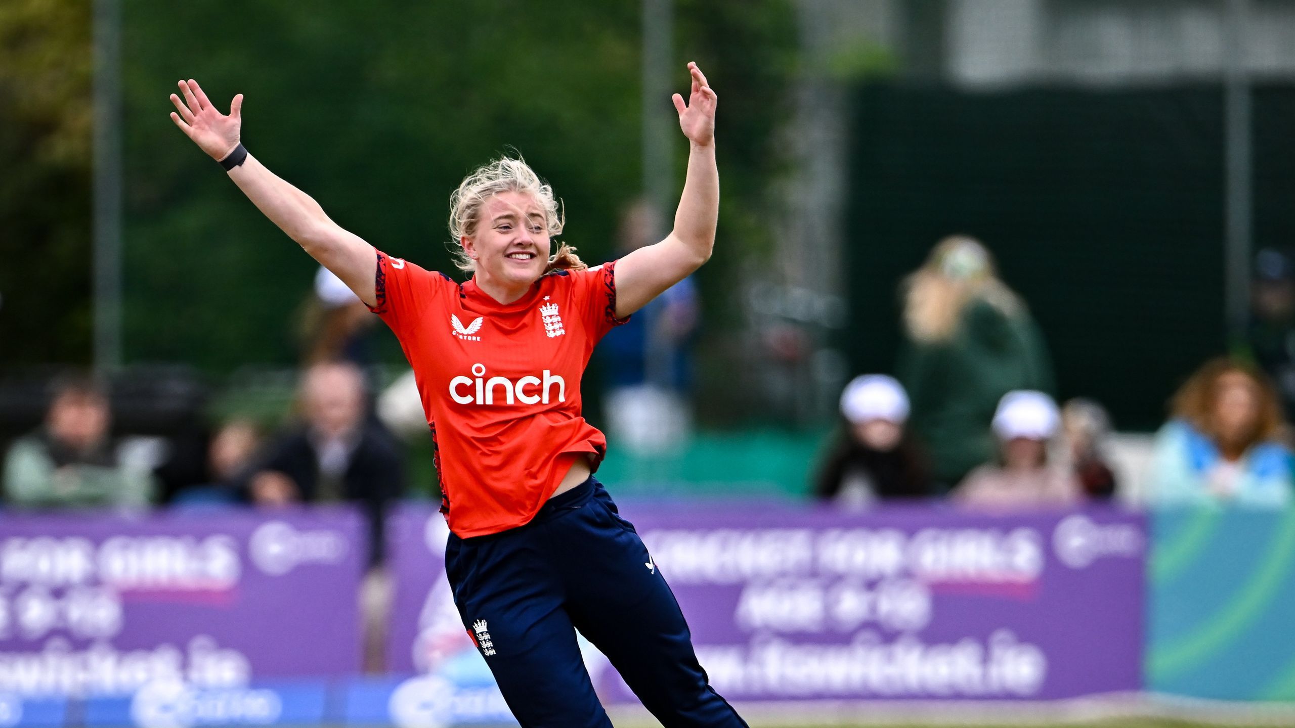 Charis Pavely stars on England debut as Ireland lose T20 match by 67 runs after batting collapse – Eurosport