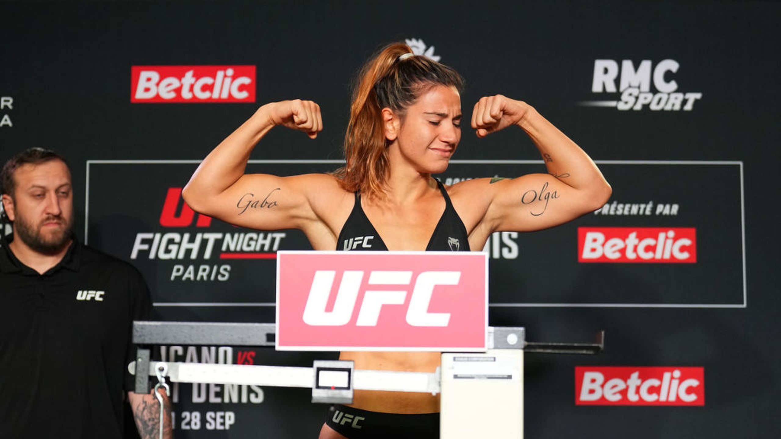 La dura imagen de Ailín Pérez completando el pesaje de la UFC con mucho