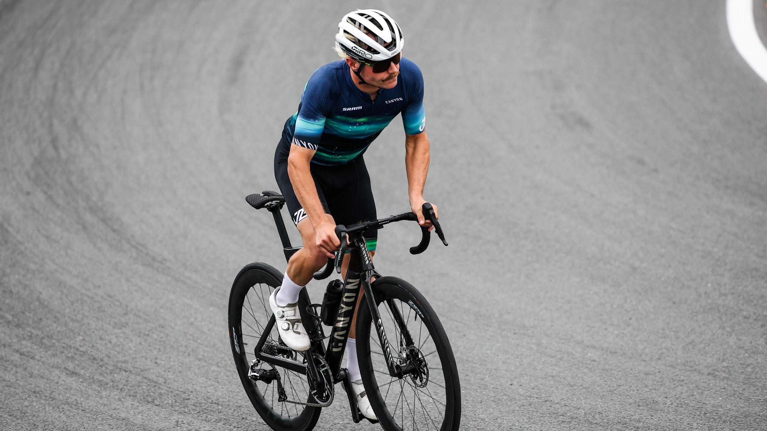 le-pilote-de-formule-1-valtteri-bottas-sauber-aux-mondiaux-de-gravel