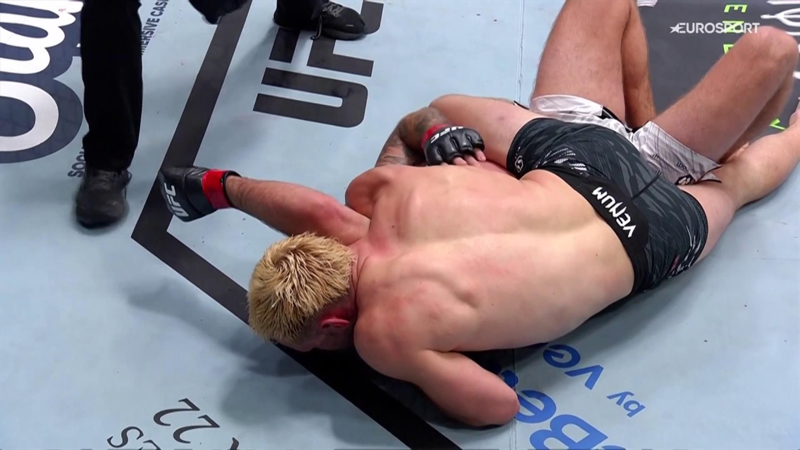UFC Vegas 100 | De Ridder pakt Arm-Triangle Choke tijdens debuut ...