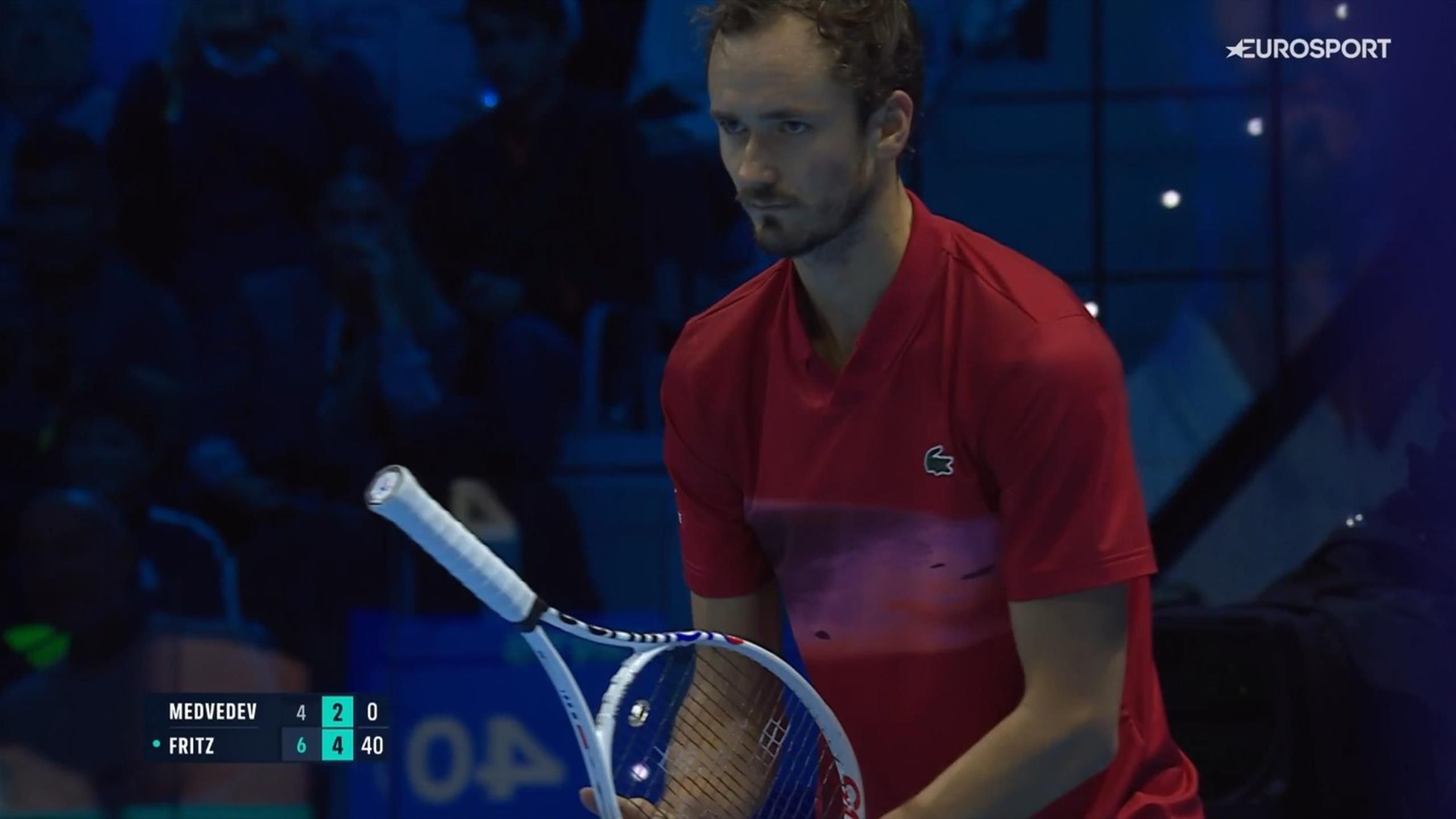 ATP Finals Micro fracasse raquette jetee tenue a l envers Medvedev degoupille Video Tennis Eurosport