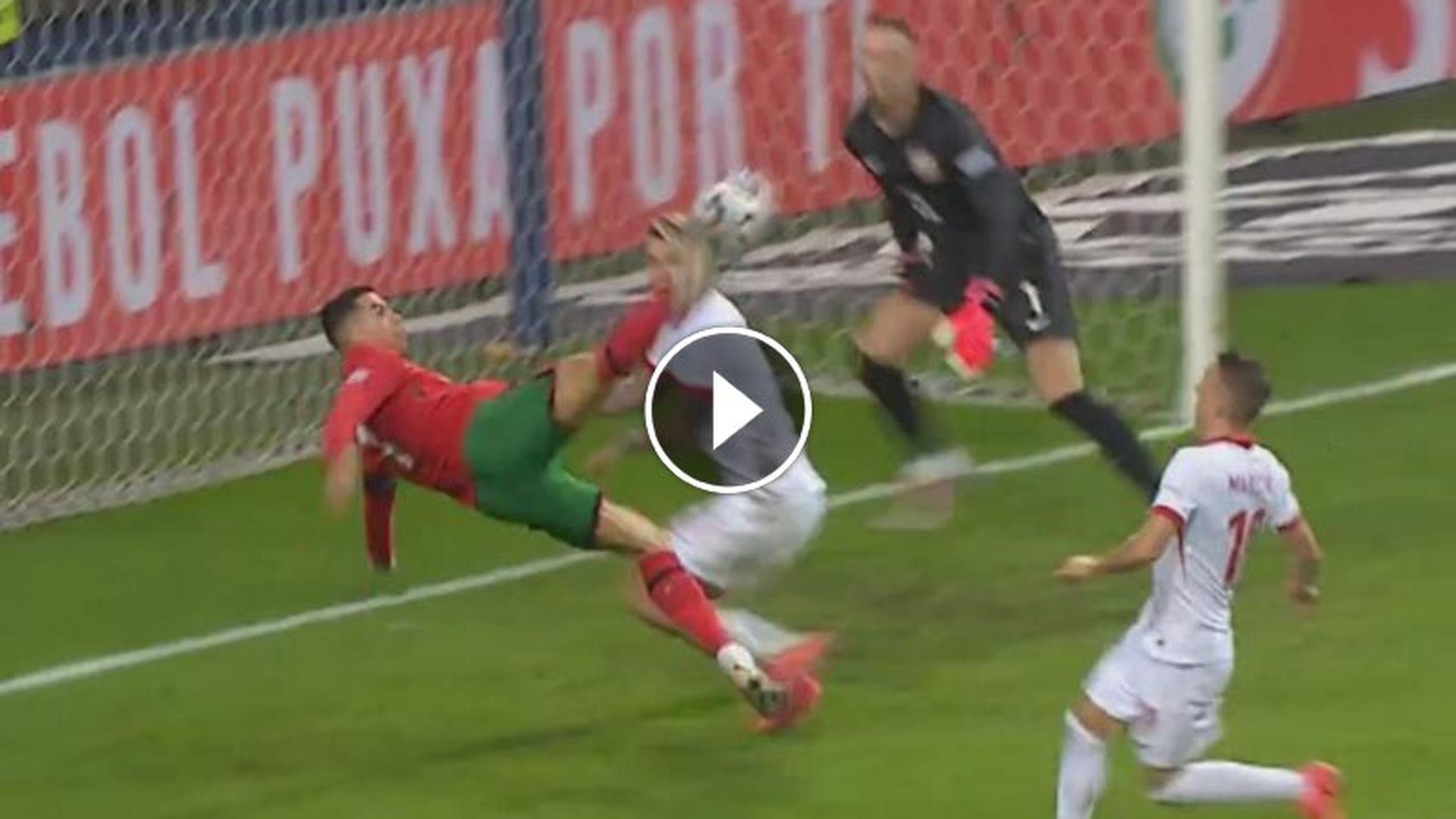 Cristiano Ronaldo non invecchia mai: rivivi il gol in rovesciata ...