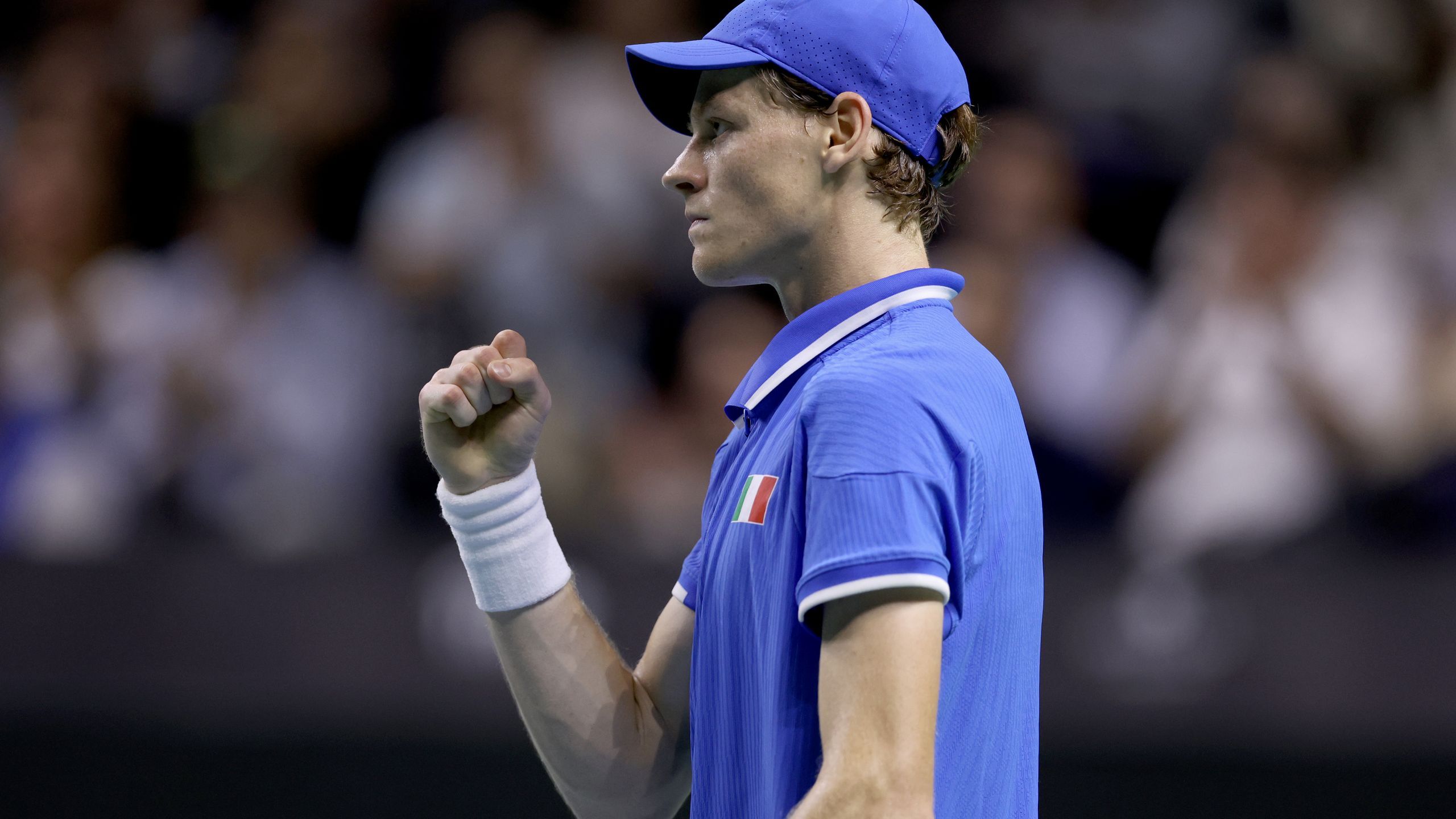 Coupe Davis Jannik Sinner qualifie l'Italie pour la finale en