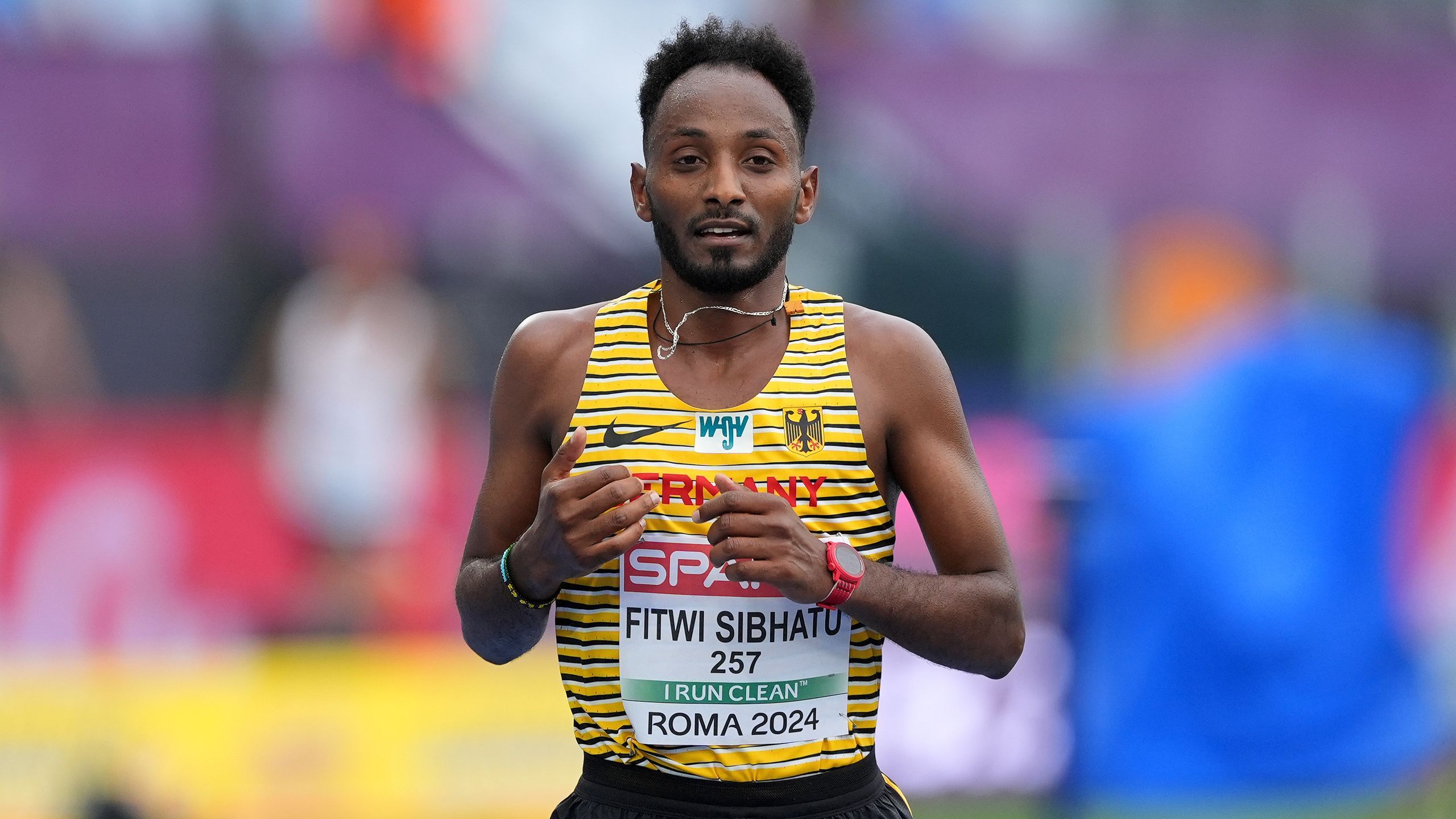 Samuel Fitwi läuft in Valencia deutschen MarathonRekord Endspurt