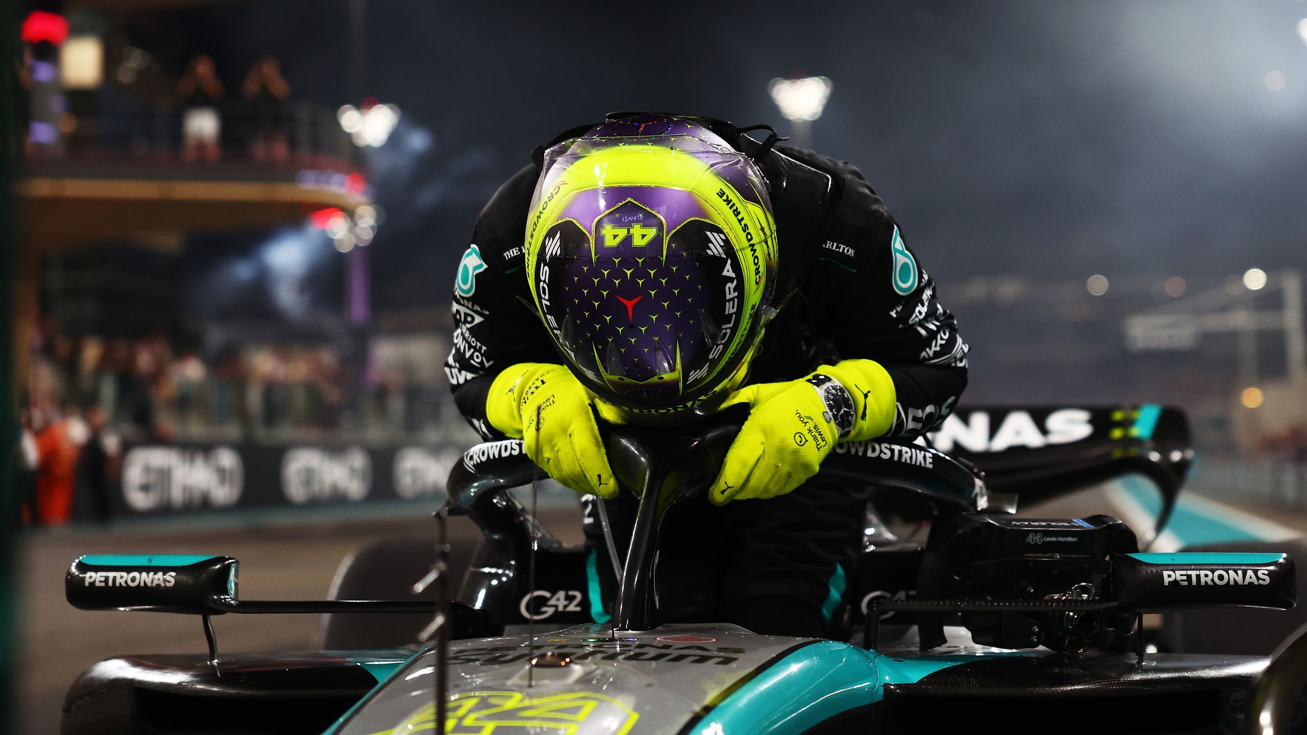 Grand Prix d'Abu Dhabi | Lewis Hamilton (Mercedes), l'émotion aux ...
