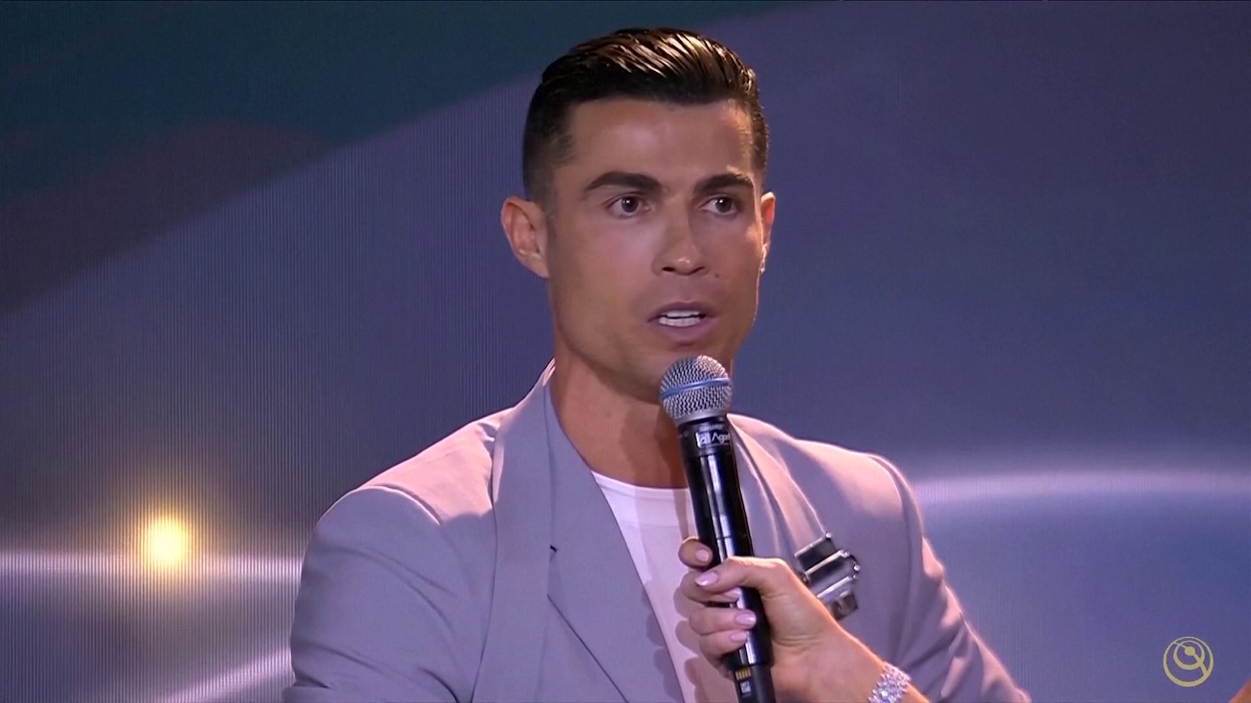 Cristiano Ronaldo a gamba testa: 