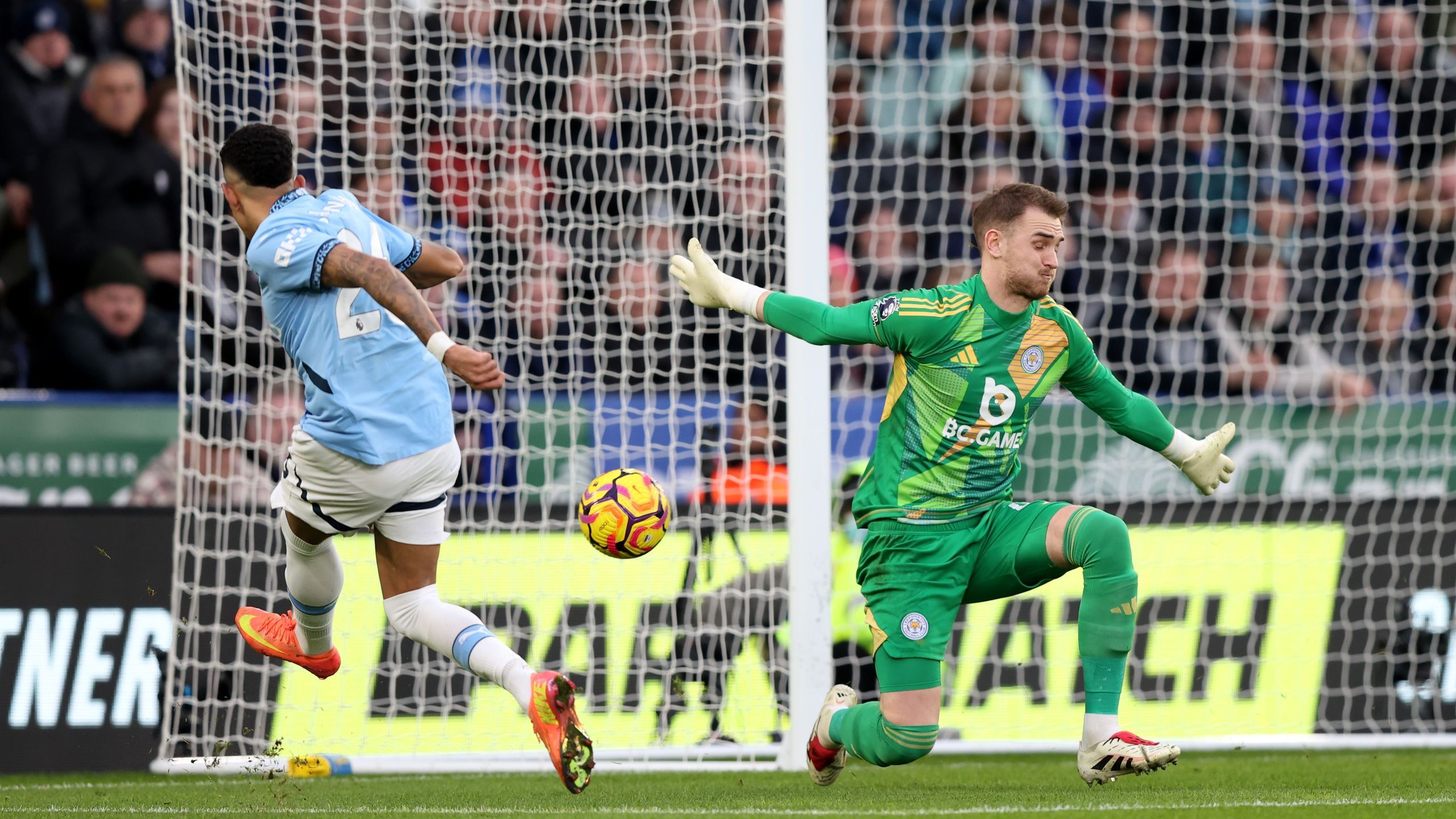 Manchester City pokonał na wyjeździe Leicester City. Jakub Stolarczyk