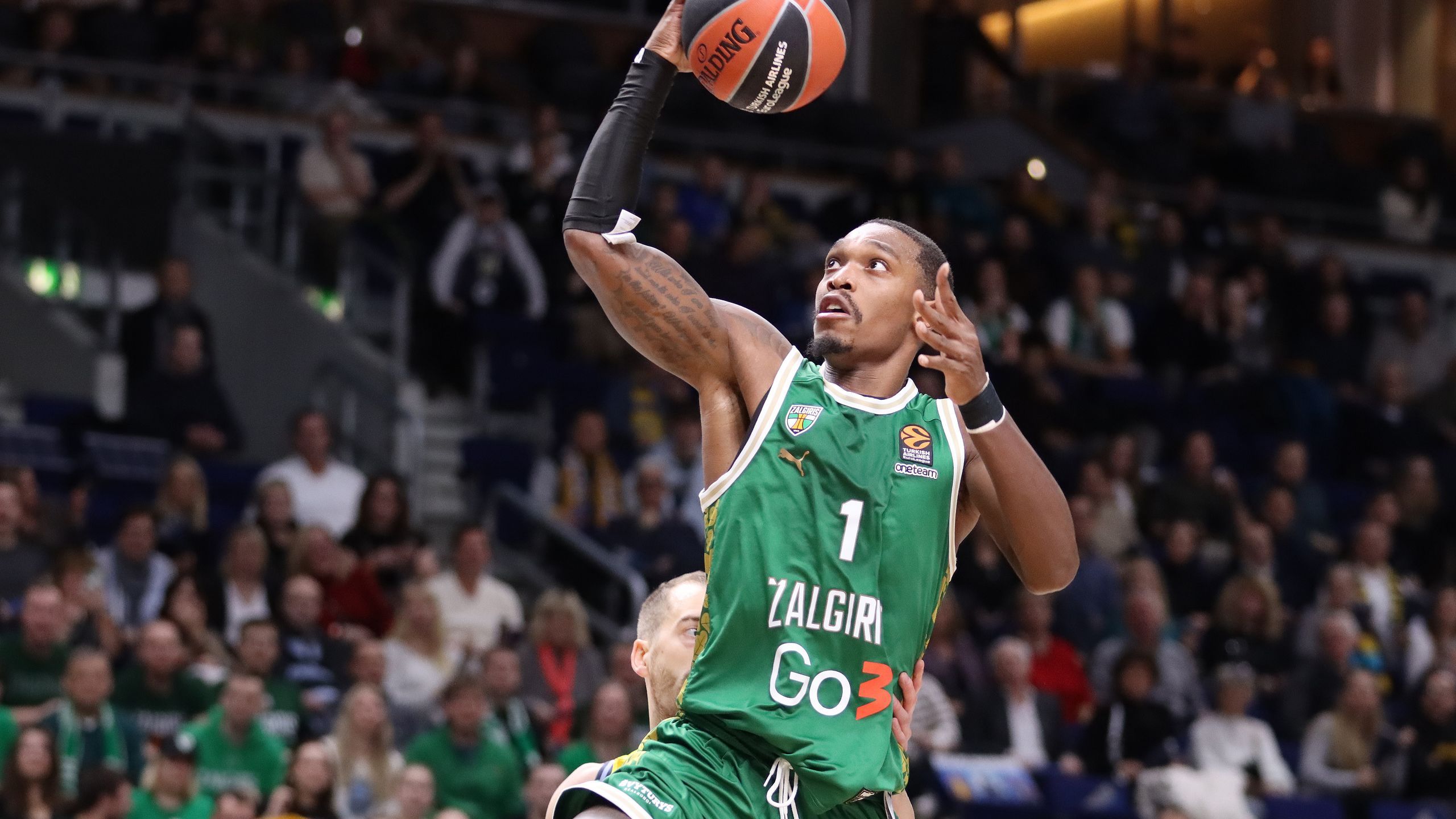 Lonnie Walker IV lascia lo Zalgiris Kaunas e torna in NBA: firma per 2 ...