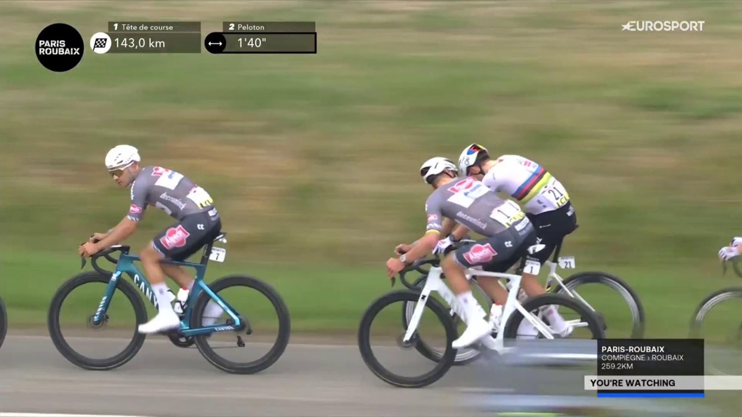 Van der Poel en Pogacar hebben middenin Parijs-Roubaix tijd voor een