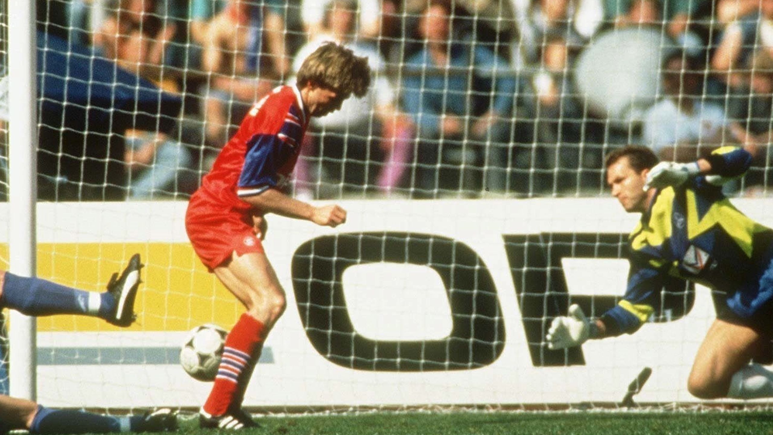 Kein Tag wie jeder andere: Das Phantomtor von Thomas Helmer für den FC ...