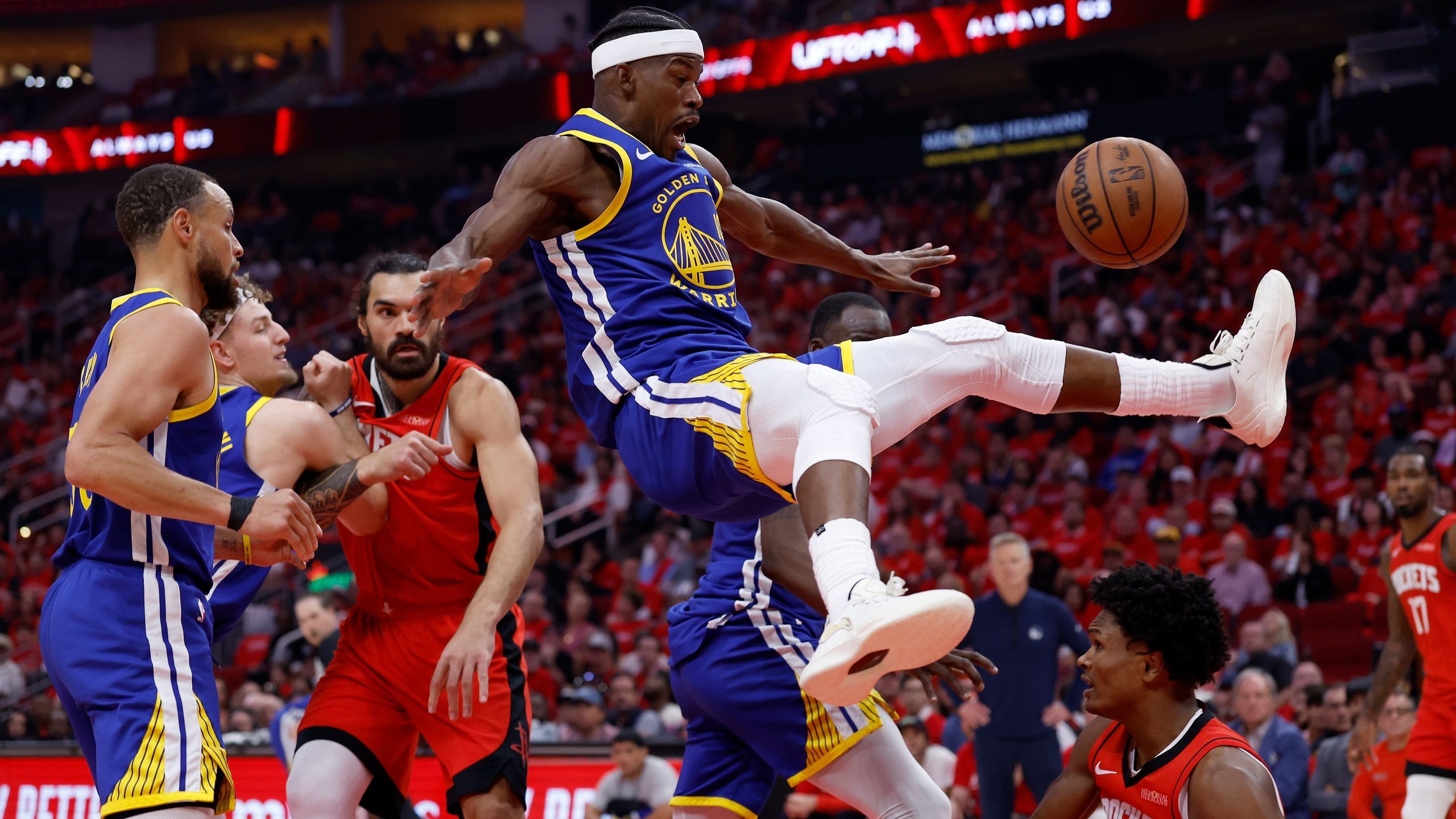 Jimmy Butler doznał kontuzji w meczu Houston Rockets - Golden State ...