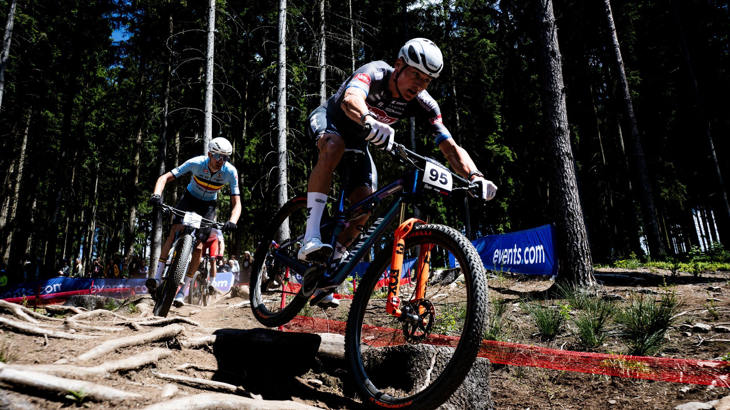 Mathieu van der Poel wieder im Training: Tage nach Doppel-Sturz beim ...