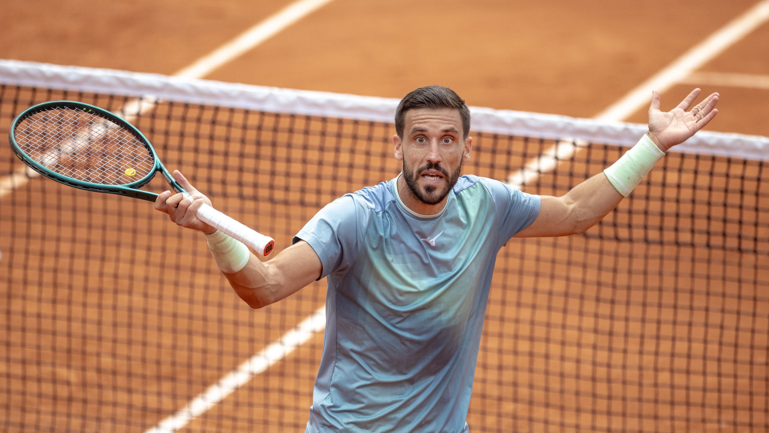 ROLAND-GARROS 2025 | Quién es Dzumhur, el próximo rival de Alcaraz: exactor  que venció a Nadal y es fan de Federer - Eurosport