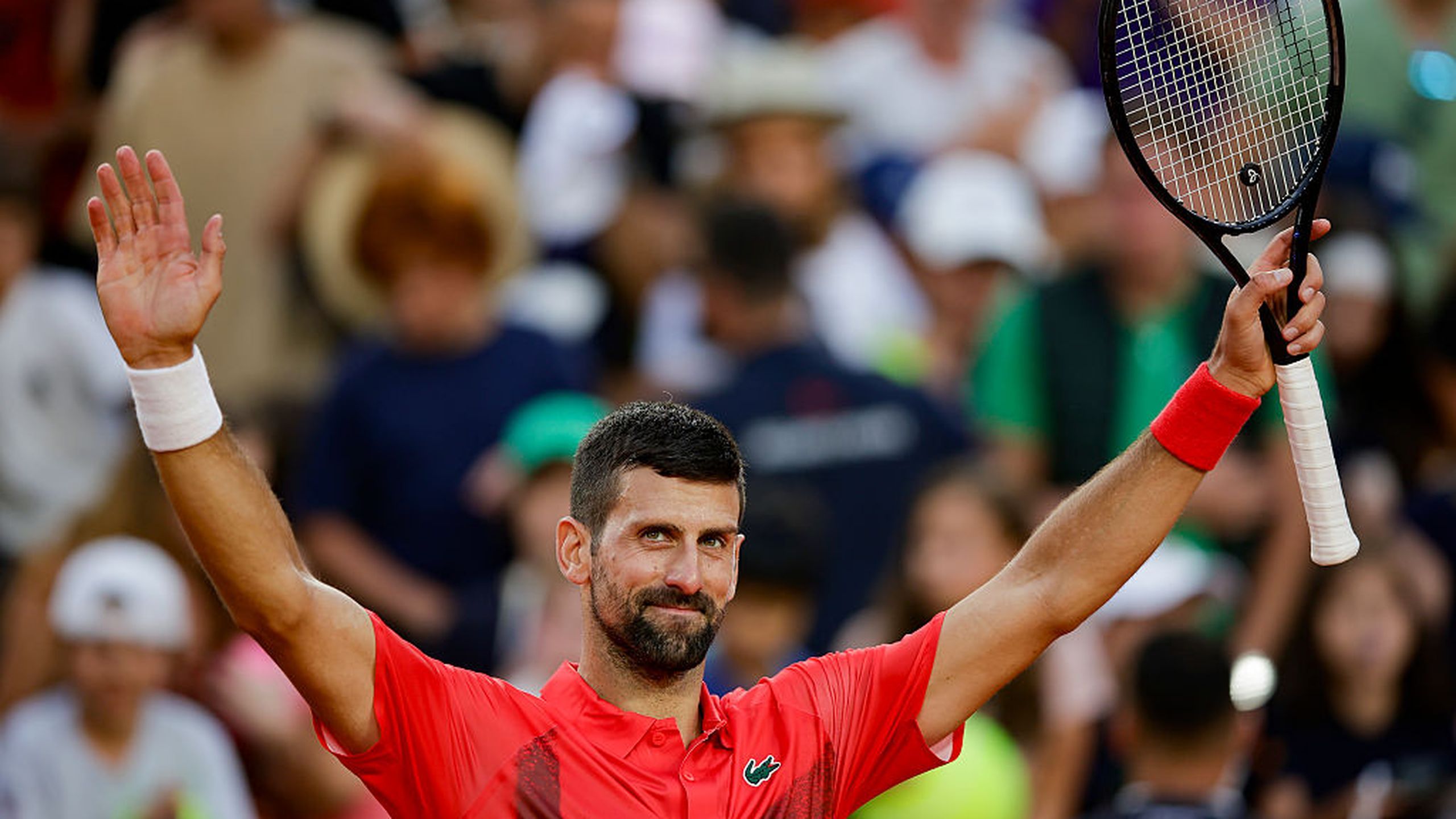 Djokovic verruilt racket voor fiets en maakt na dagje Roland Garros ...