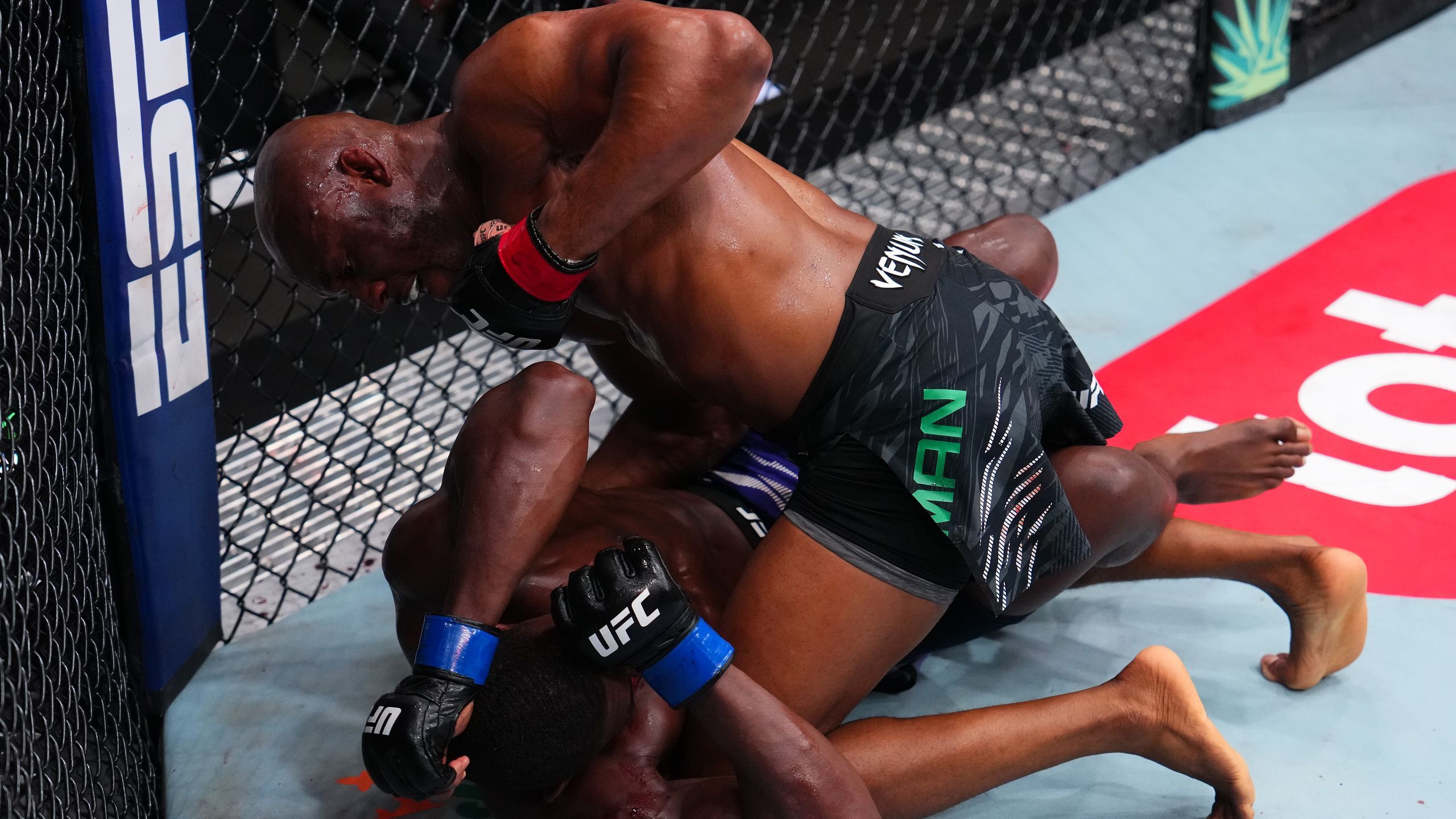 Vintage Usman staat op in Atlanta en doorbreekt slechte reeks met ...