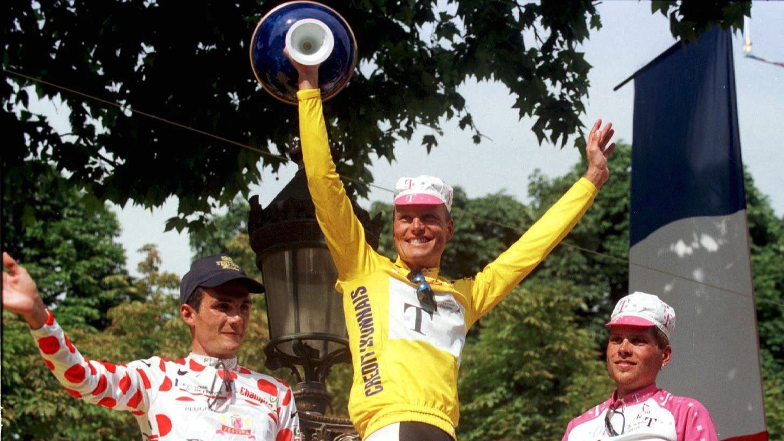 Bjarne Riis przyznaje, że był na dopingu i brał EPO podczas Tour de ...