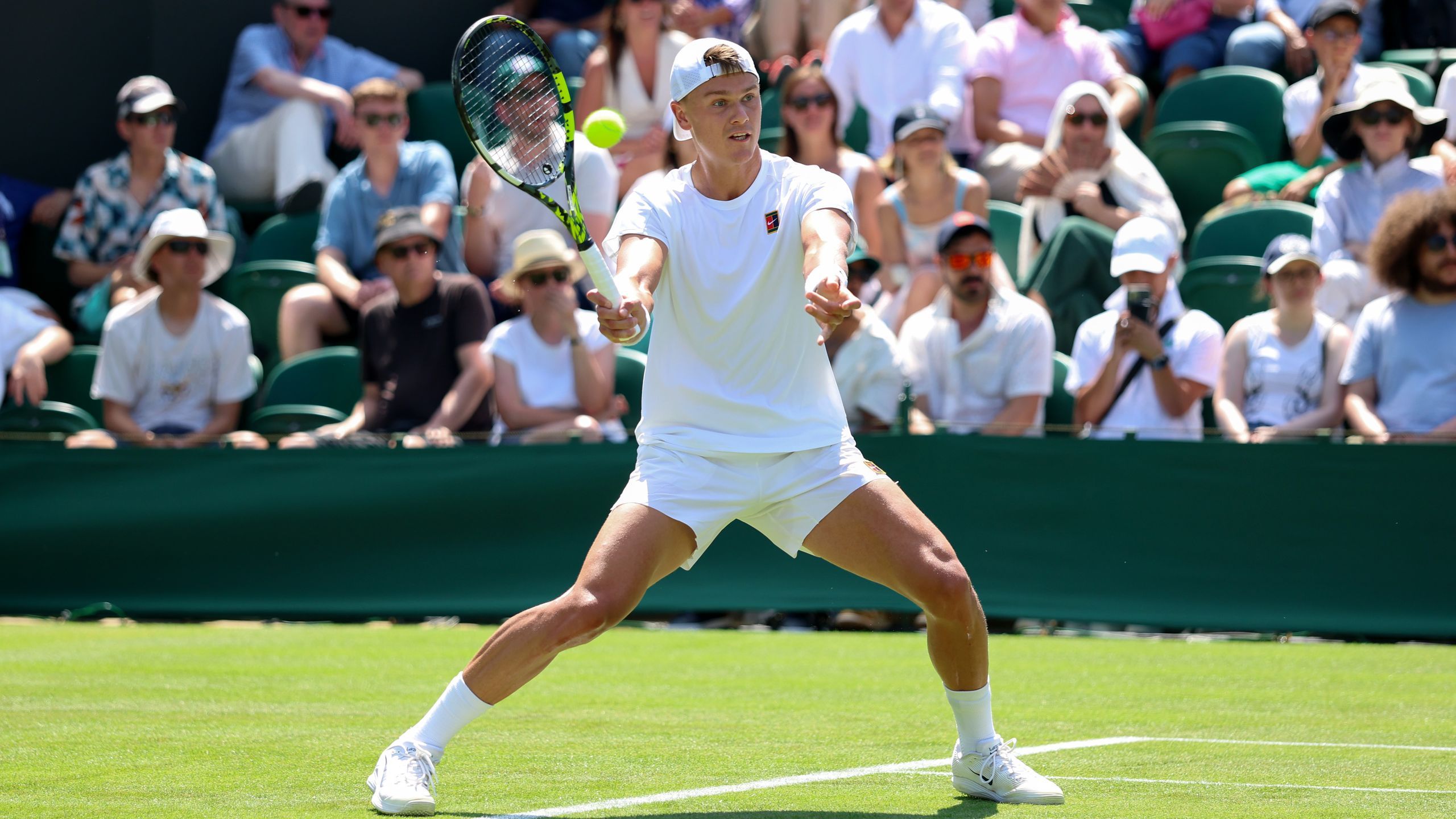 Wimbledon 2025: Kæmpe skuffelse - Holger Rune smider stor føring til ...