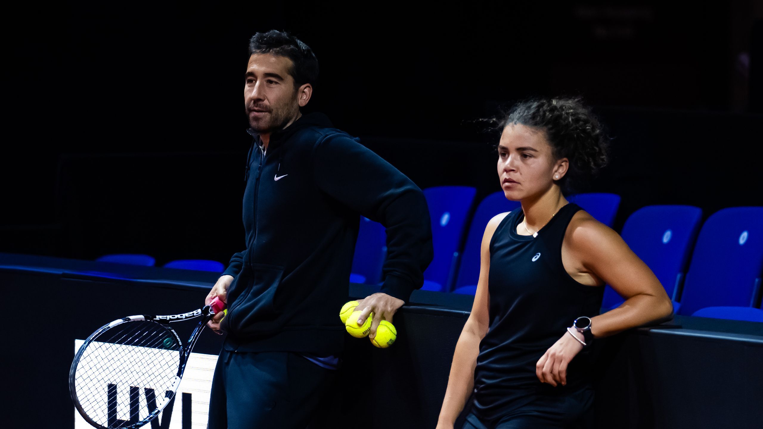 Jasmine Paolini saluta il coach Marc Lopez dopo pochi mesi di