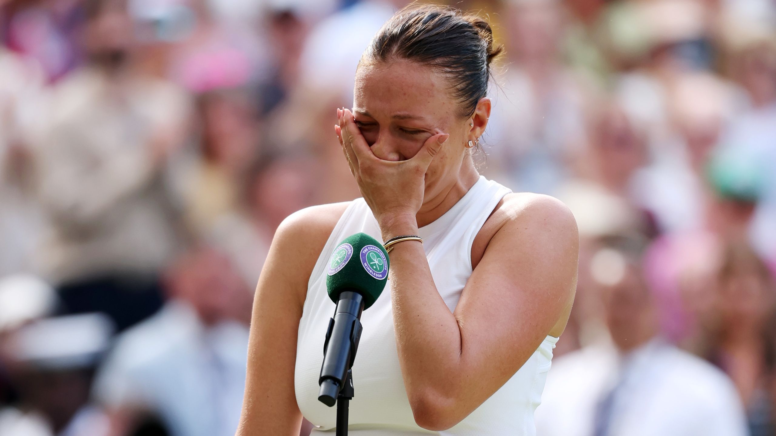 Wimbledon 2025 | Amanda Anisimova, une déroute, des larmes, mais un sourire  en coin - Eurosport