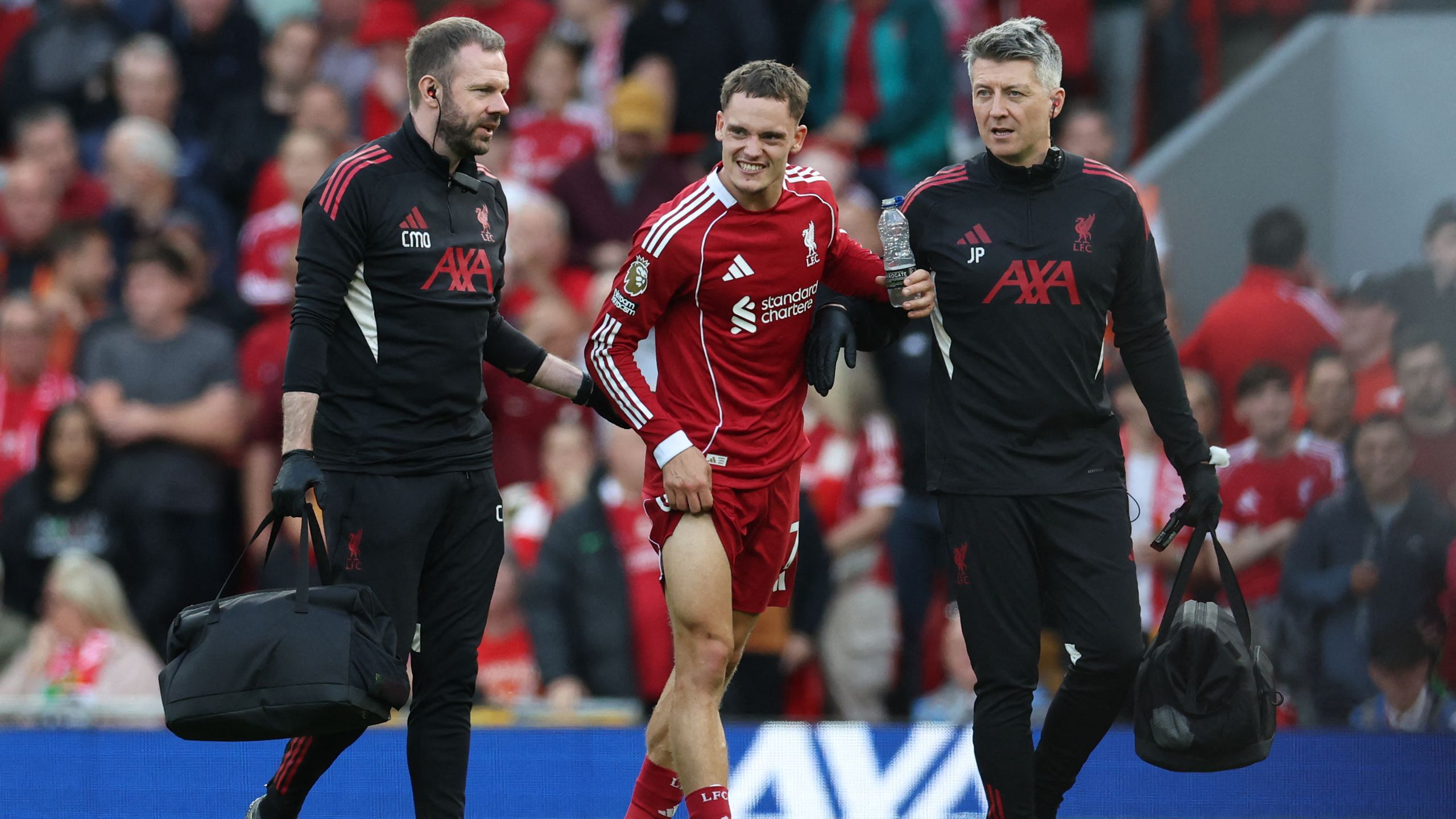 Florian Wirtz muss im Duell mit Arsenal humpelnd vom Platz - Liverpool ...