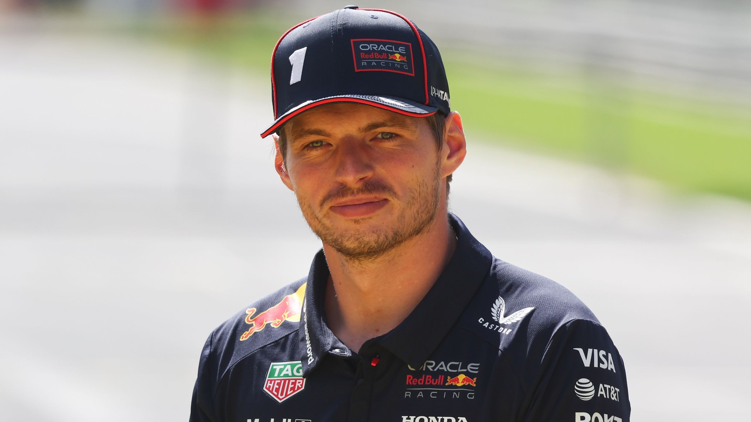 Max Verstappen teljesítette a kötelező oktatást, hétvégén indulhat a ...