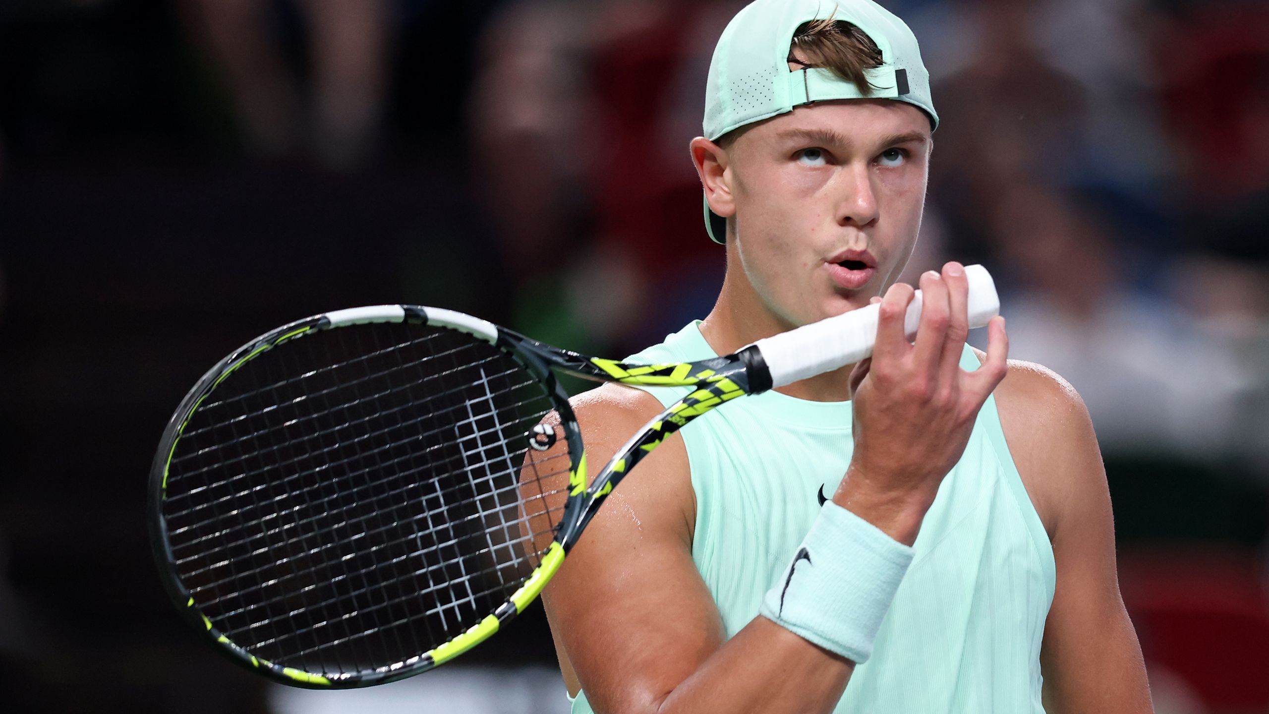 Holger Rune avancerer i ATP 1000-turneringen i Shanghai og er videre ...