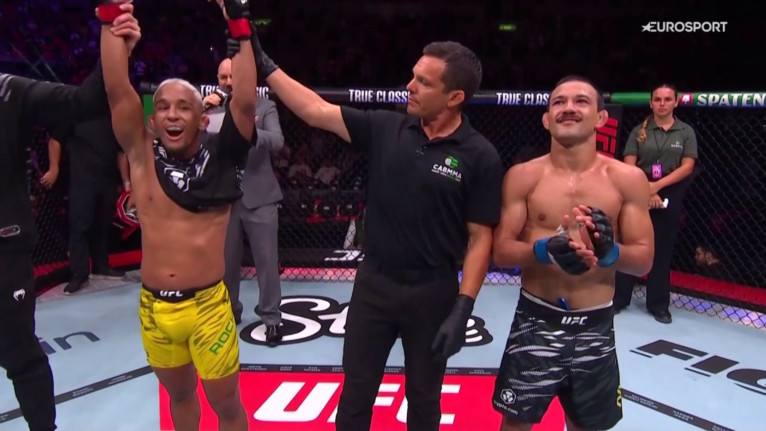 UFC Rio | Rocha wint dominante partij voor eigen publiek tegen Nicoll ...