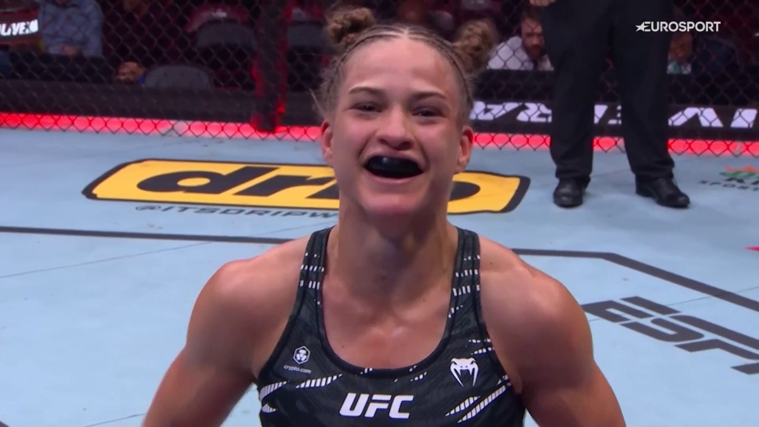 UFC Vancouver | Luciano finisht landgenote Oliveira in de derde ronde ...