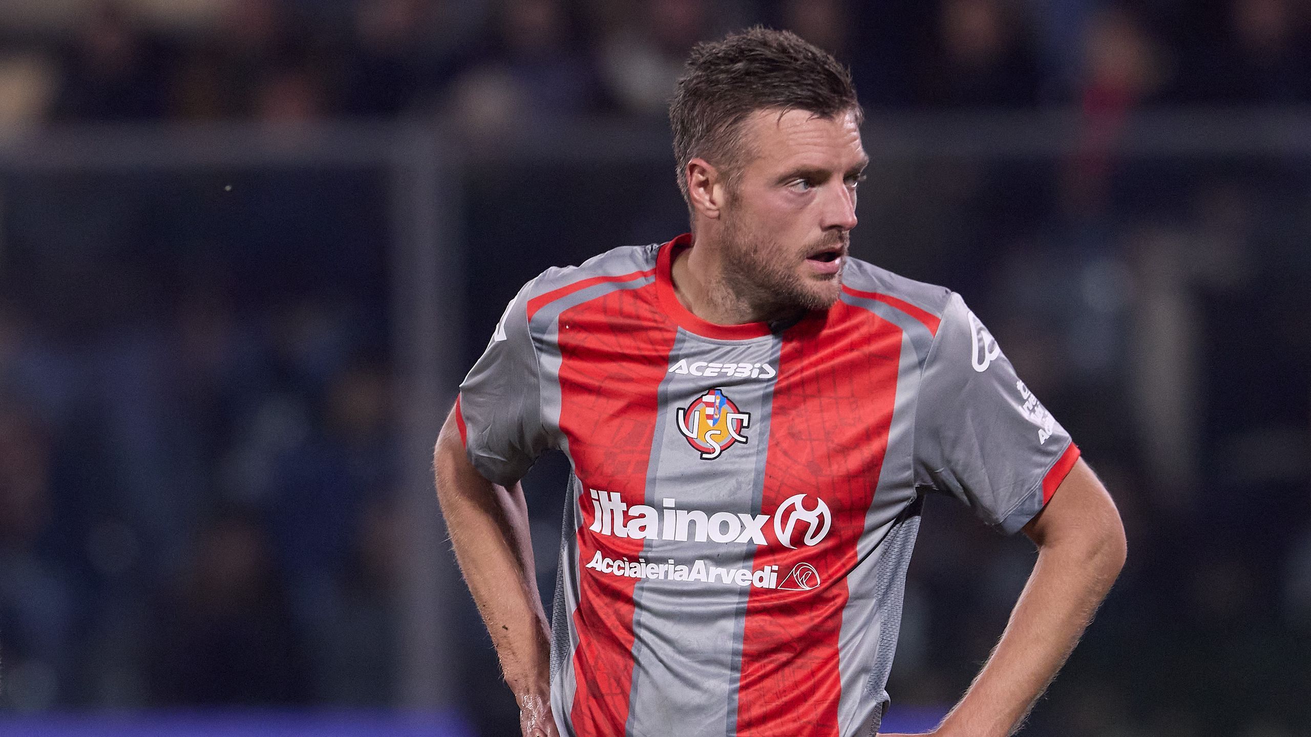 Disavventura per Jamie Vardy: mentre gioca Cremonese-Roma i ladri ...