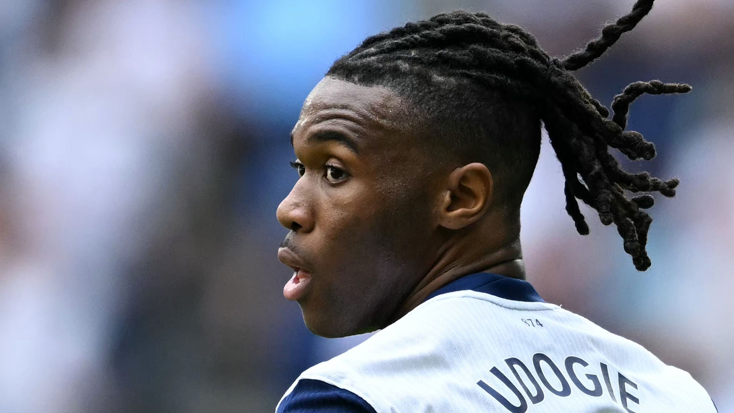 Destiny Udogie – Ngôi Sao Toàn Diện Gây Ấn Tượng Trên Sân Cỏ