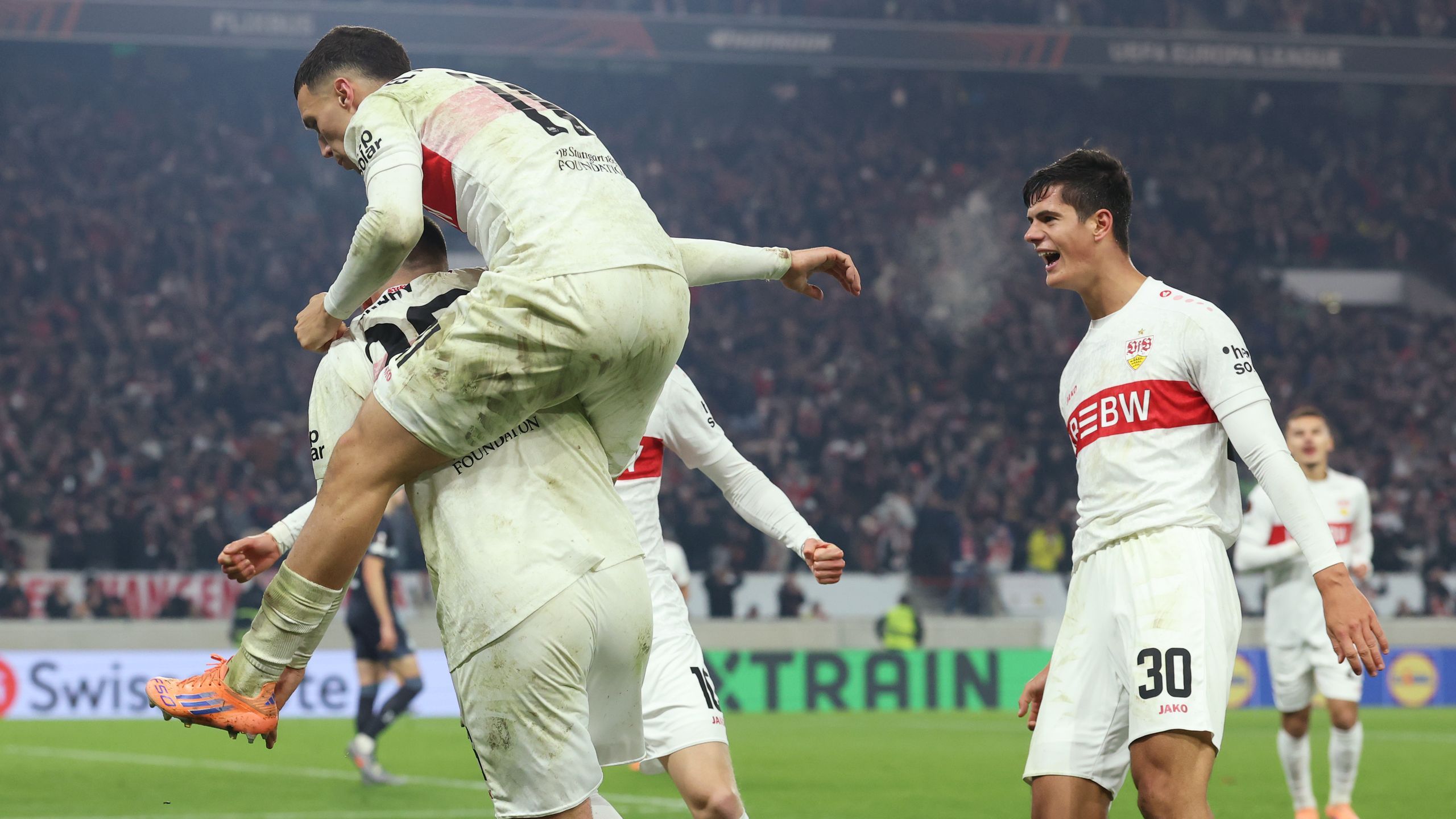 VfB Stuttgart siegt gegen Feyenoord Rotterdam - Europa-League ...
