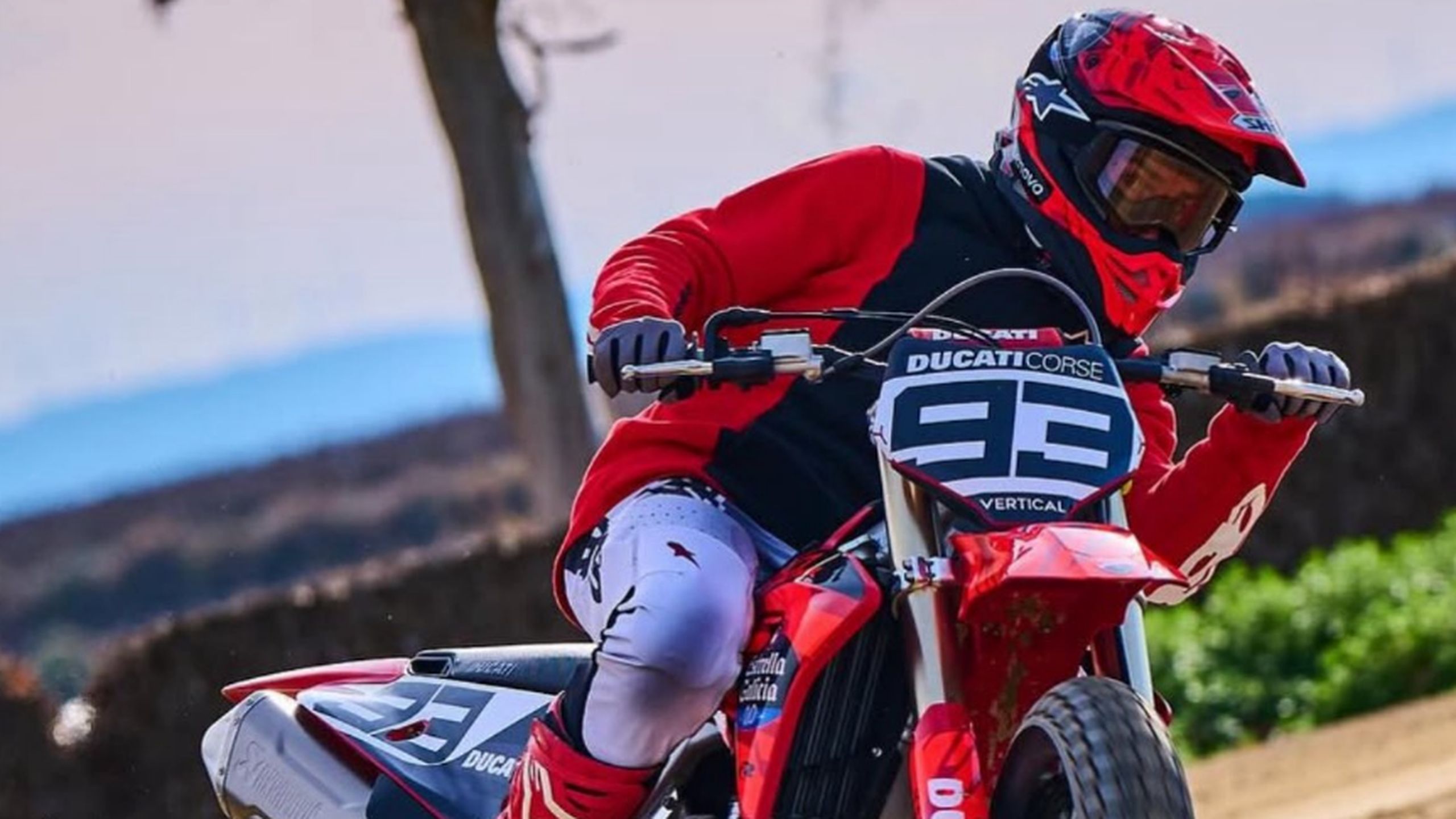 Marc Marquez è tornato in sella a una moto da cross, tre mesi dopo l ...