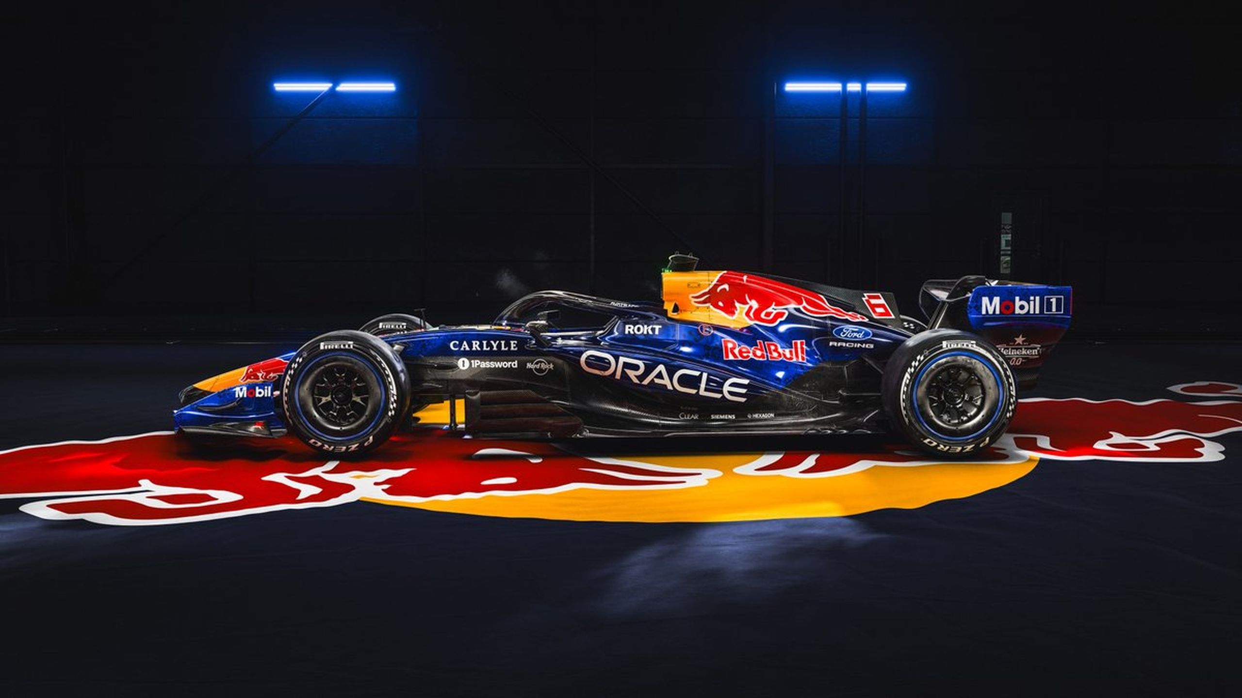 Presentata la nuova Red Bull RB22: livrea blu e nera e motore fatto in ...