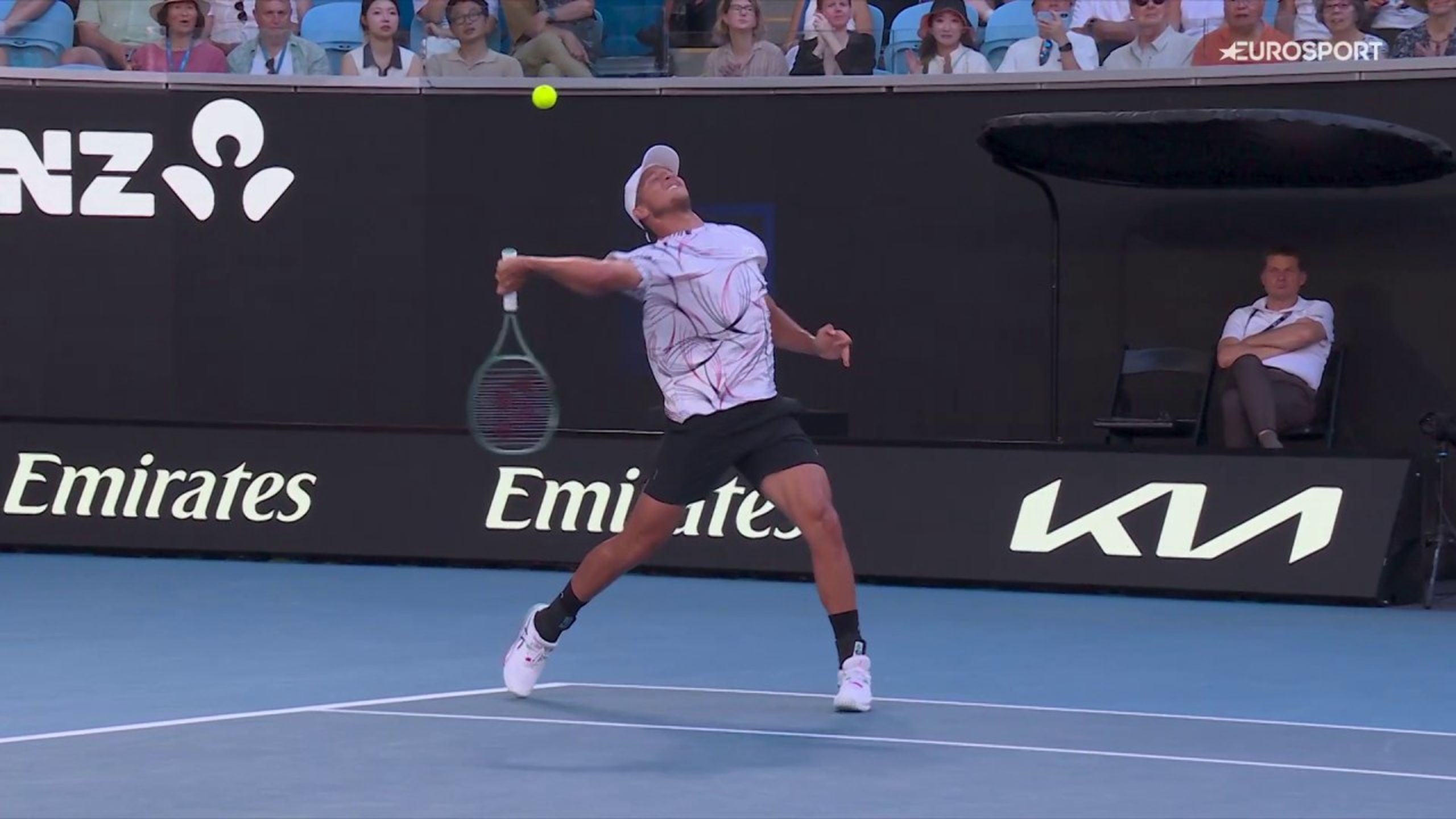 Australian Open 2026: Luciano Darderi è furioso! Subisce un altro break ...