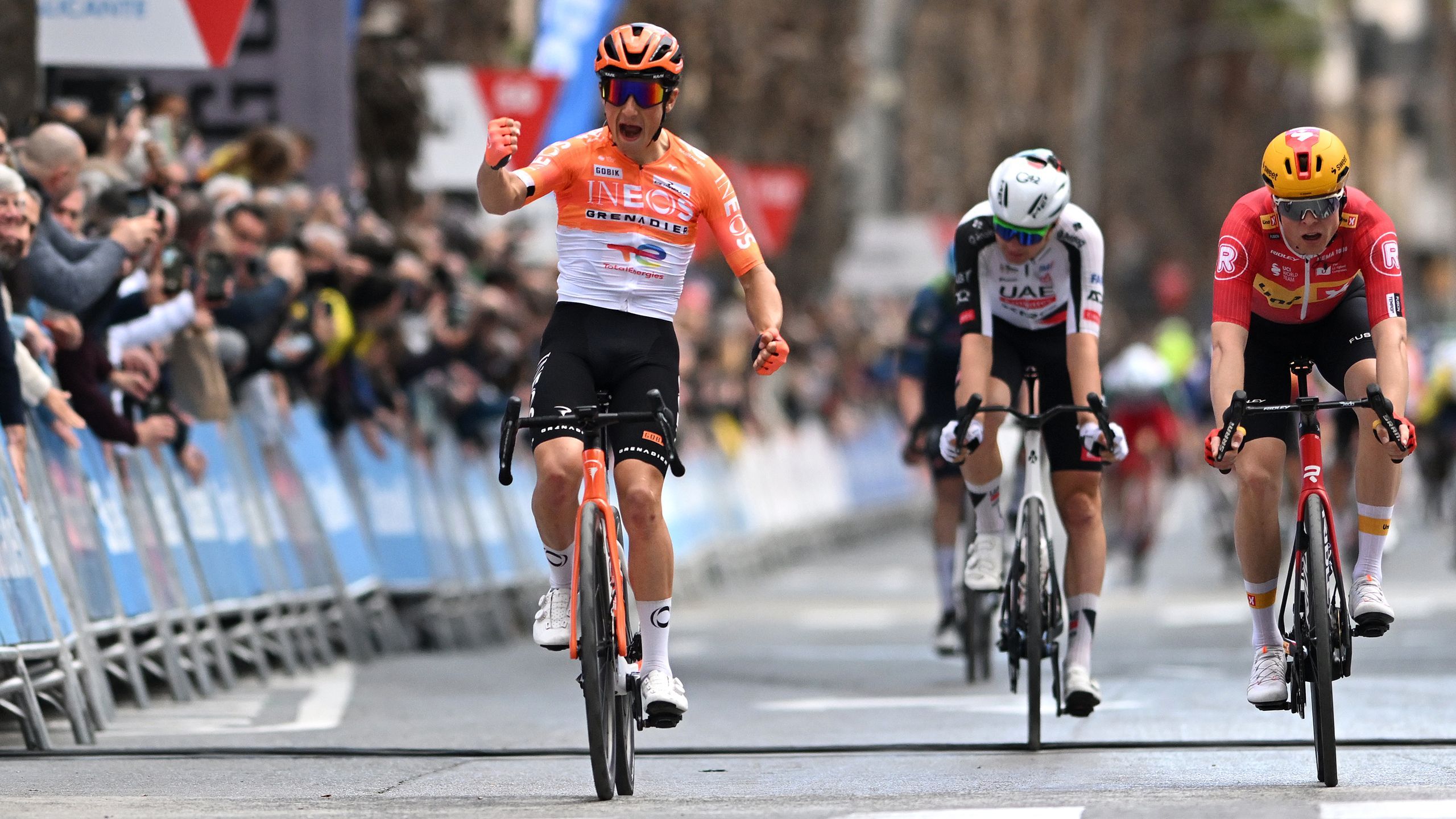 Andrew August wint eerste professionele race in de Ronde van Valencia ...