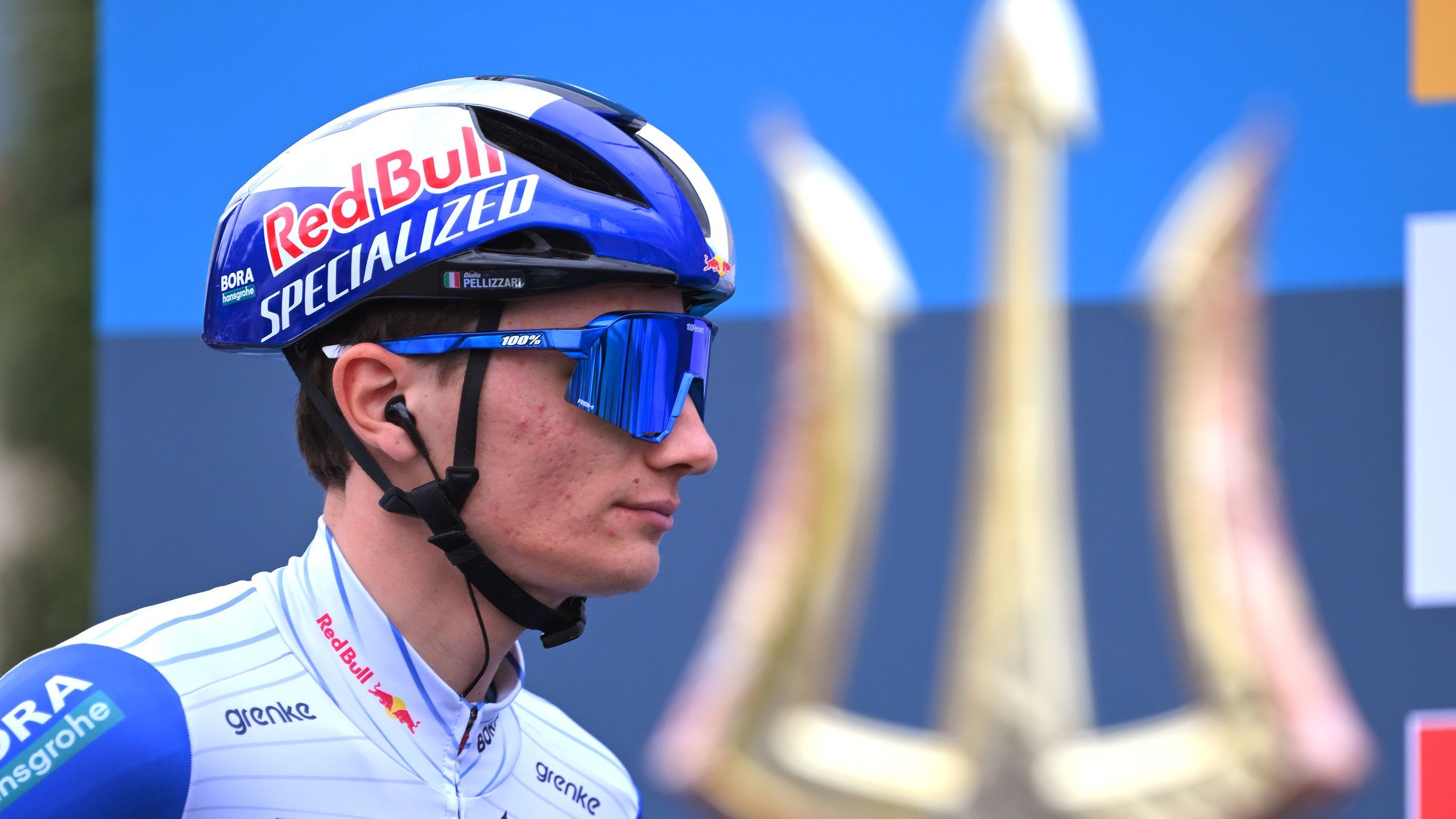 Mathieu van der Poel e Isaac Del Toro fanno i complimenti a Giulio ...
