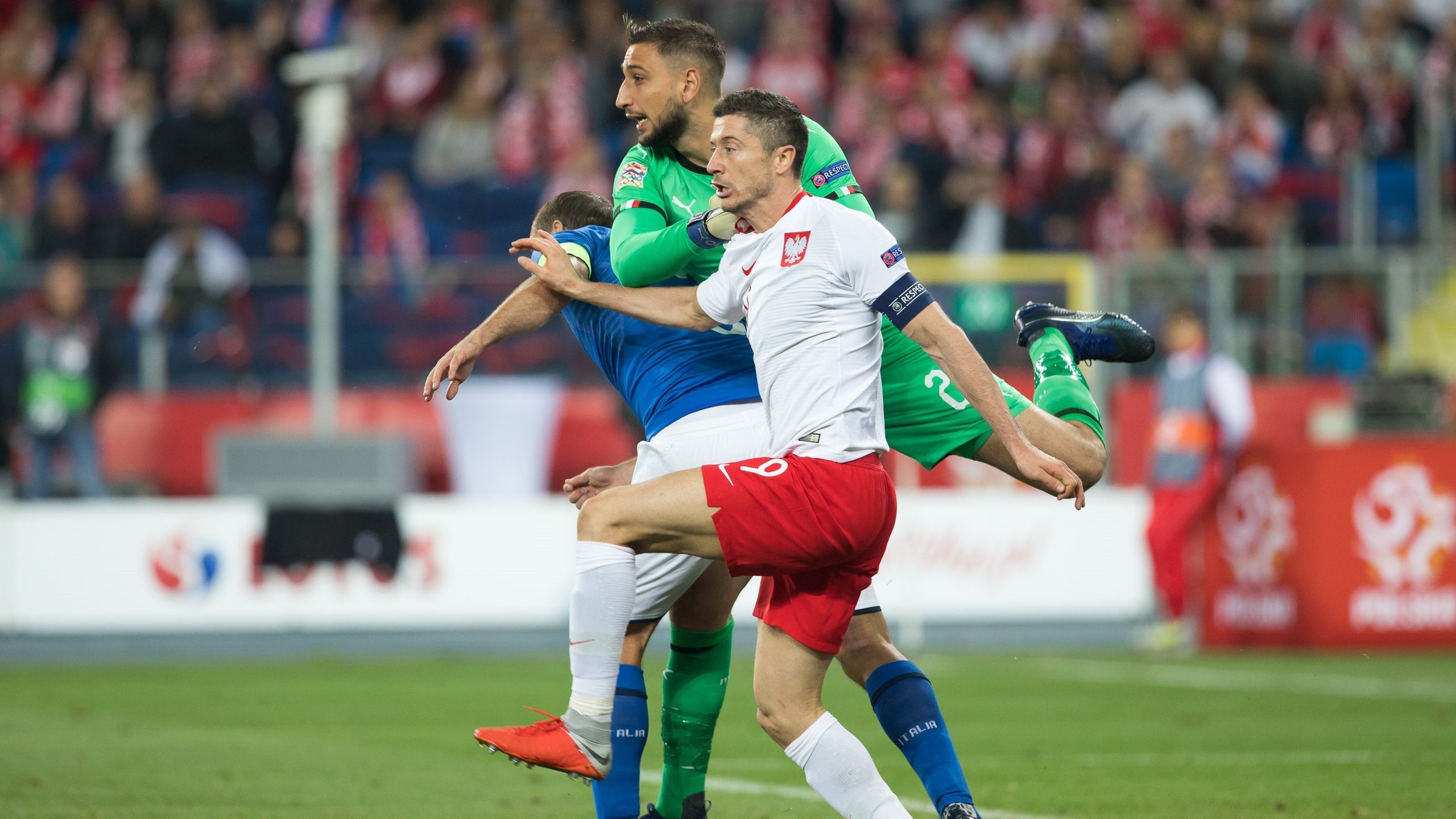 robert-lewandowski-i-matty-cash-w-najlepszej-jedenastce-pi-karzy