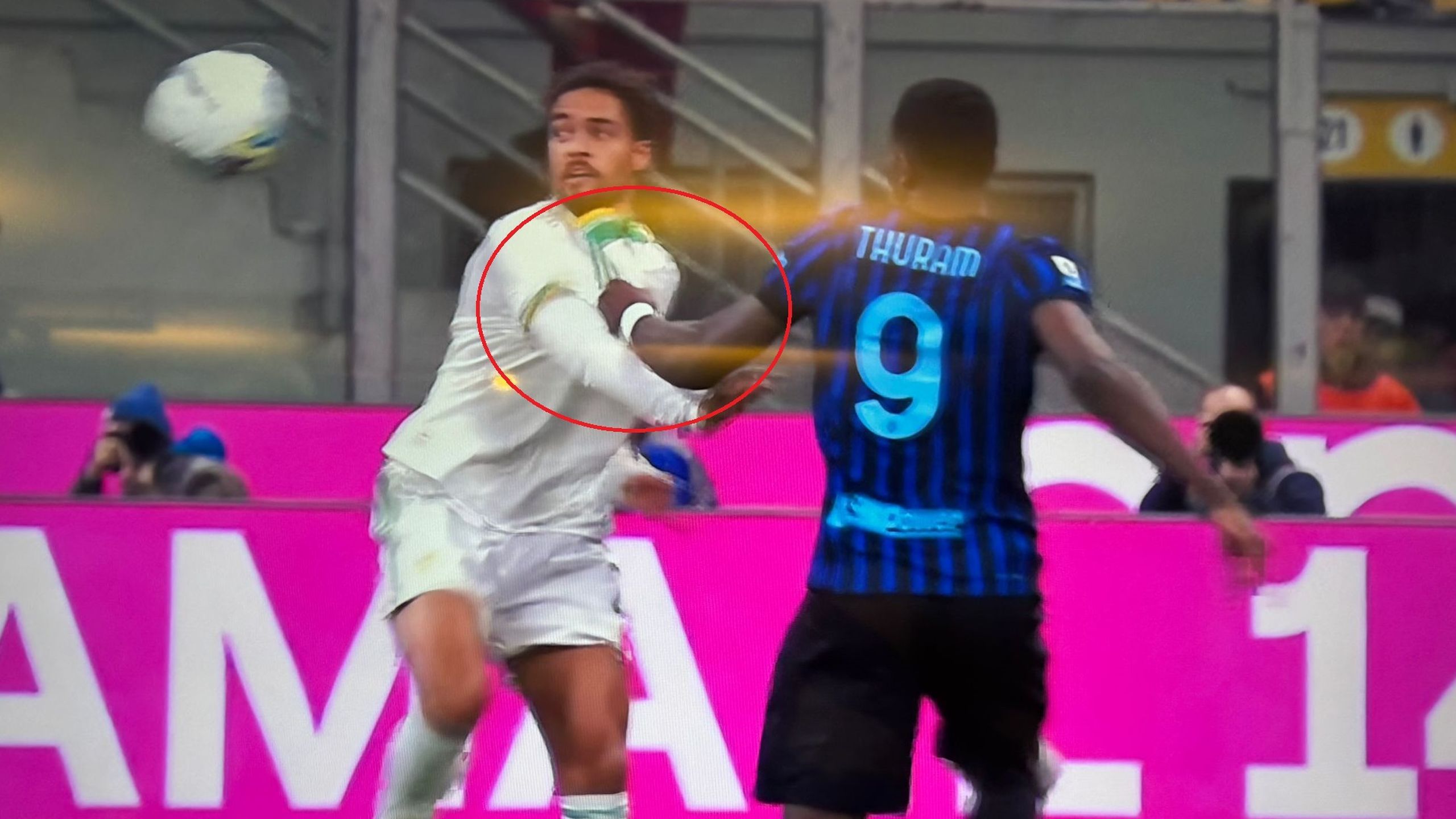 Inter-Roma, moviola: non ci sono i rigori chiesti da Calhanoglu e ...