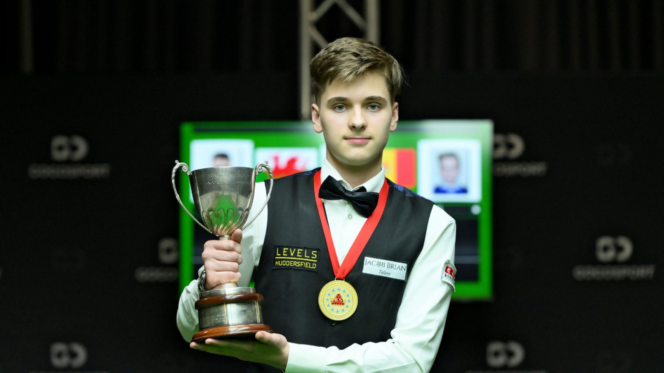 Mondialul de snooker: 3 campioni mondiali şi 4 foşti finalişti, în ...